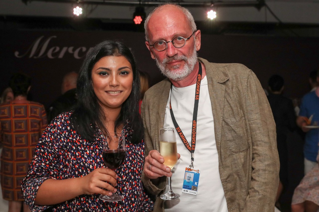 Порок сердца: почему ведущий Александр Гордон женится на 20-летних девушках