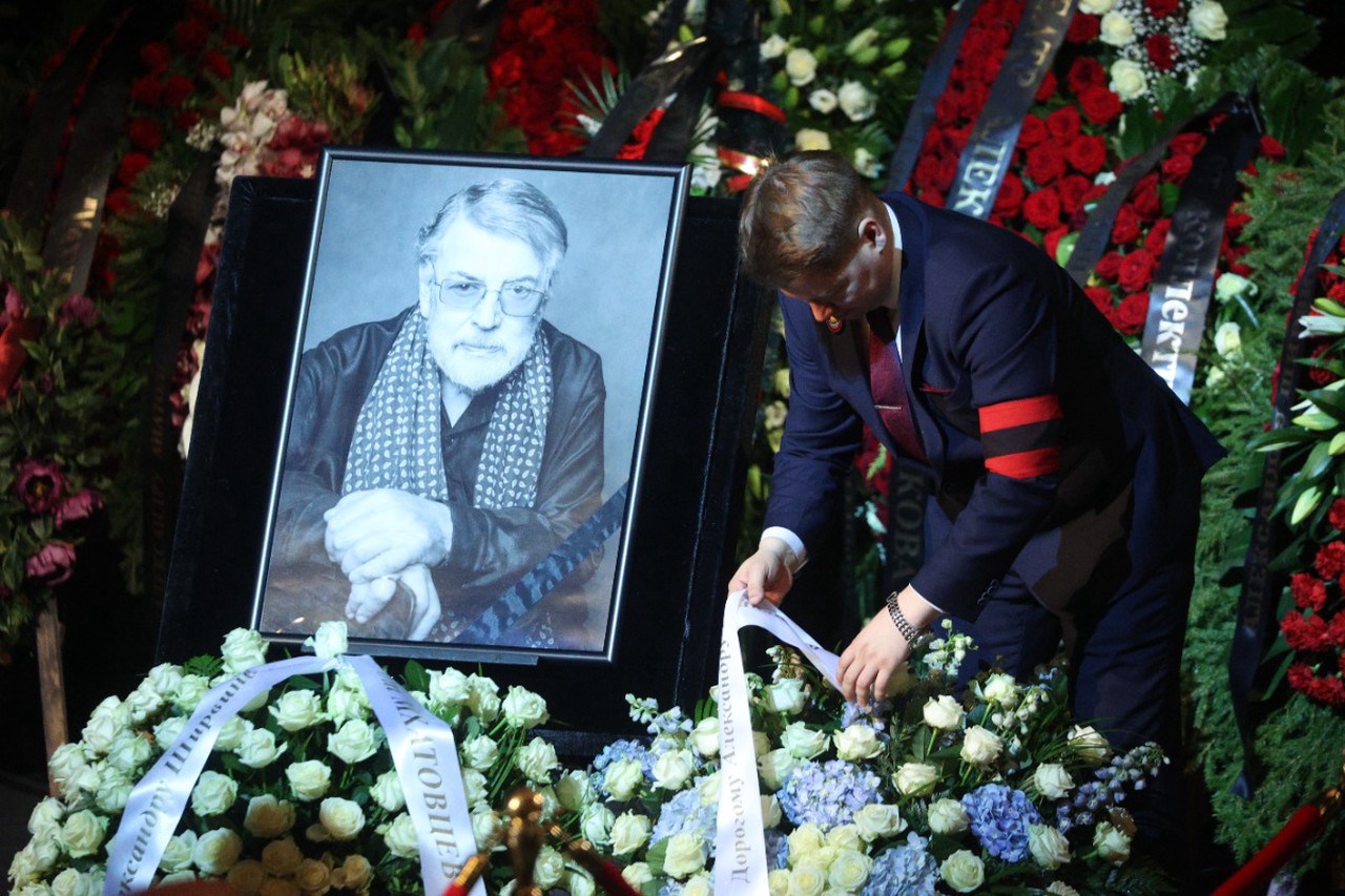 С нелегким паром: почему жизнь актеров из «Иронии судьбы» сложилась так по-разному