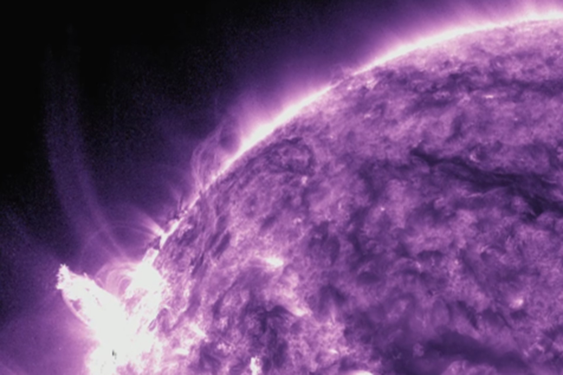 «Полное безумие»: мощнейшая вспышка произошла на Солнце 