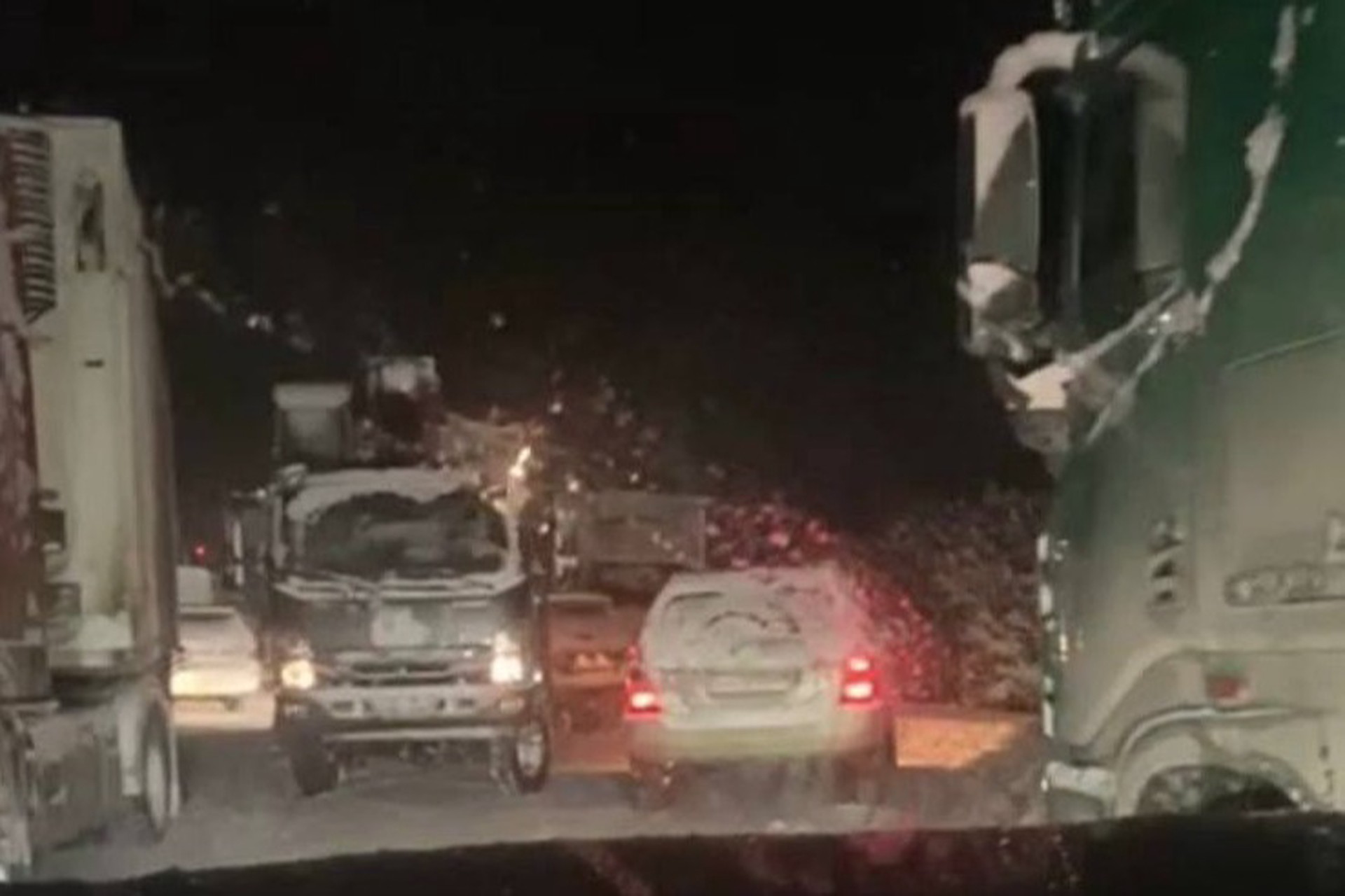 Застрявшая в пробке на трассе «Байкал» женщина рассказала об отягчающих ситуацию обстоятельствах