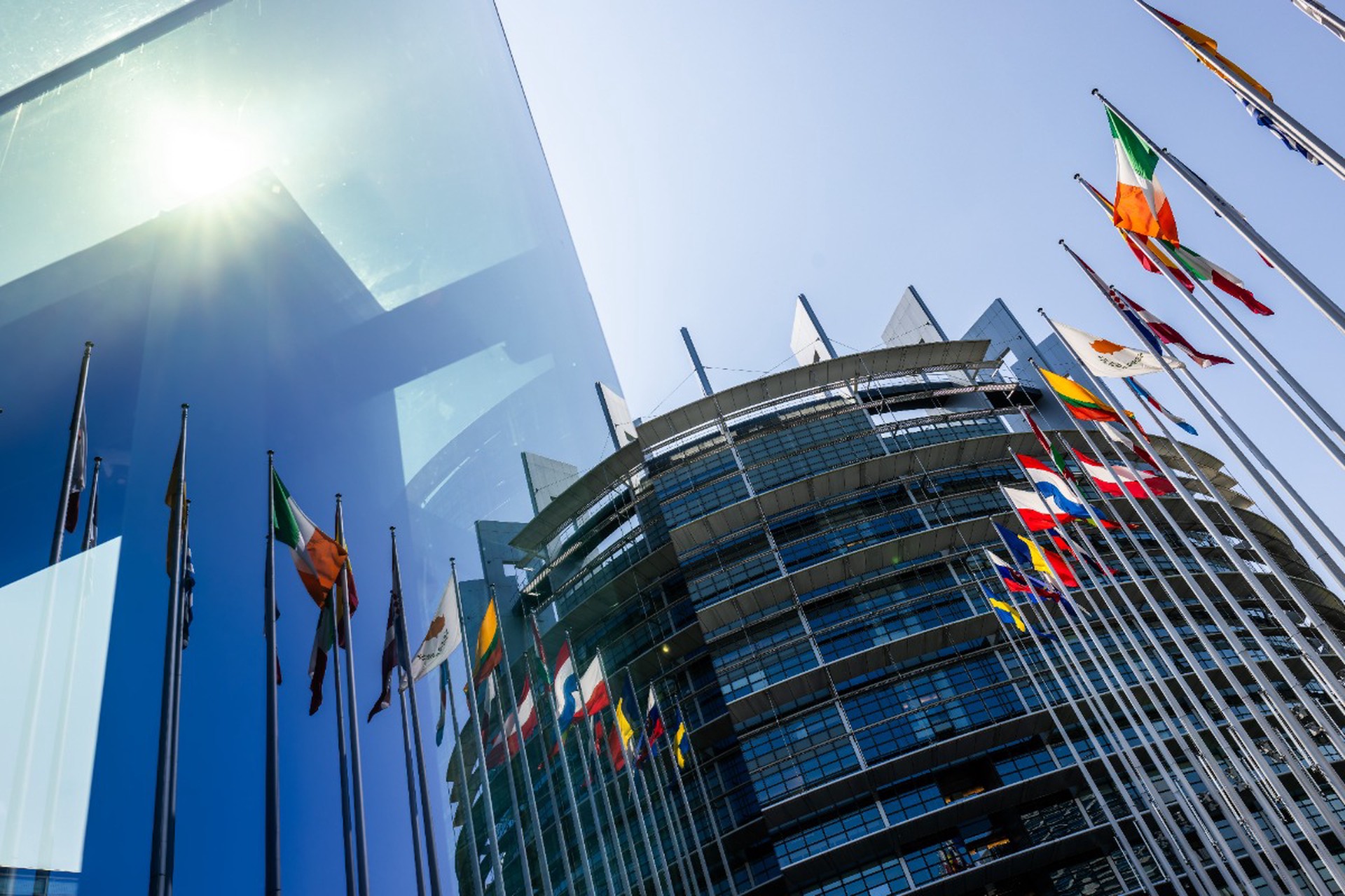 Гадко было на бумаге: какую сценку из советского кино напоминает кружение ЕС вокруг российских активов