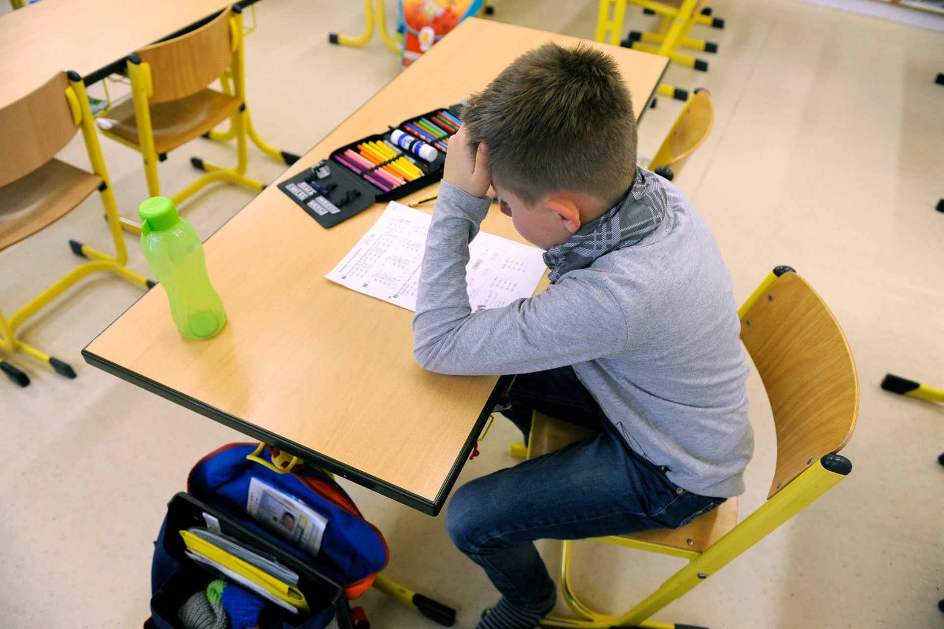 Школьники в Германии разучились держать карандаши и ходить в туалет