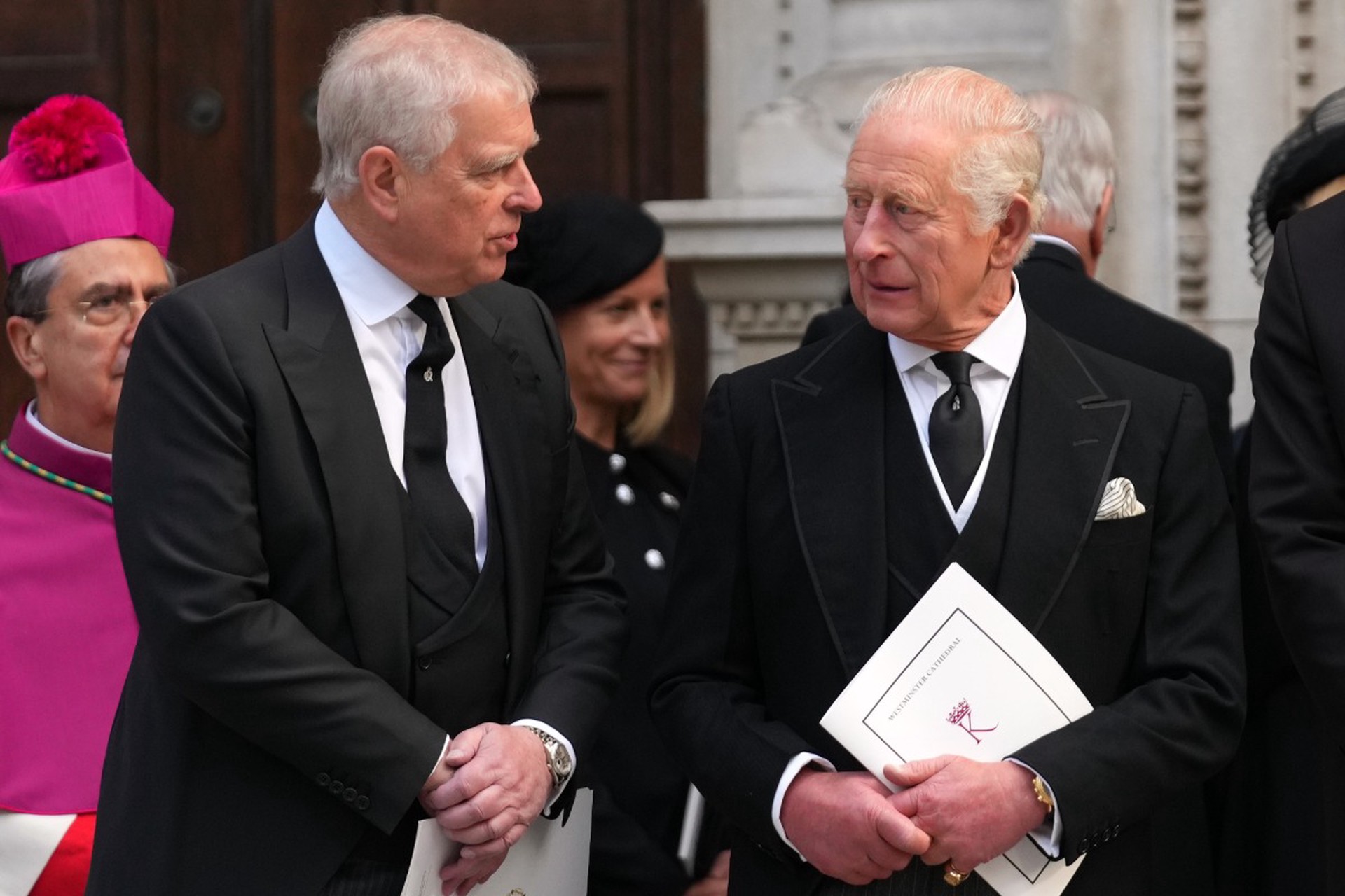 Карл III лишил брата Эндрю последних королевских титулов