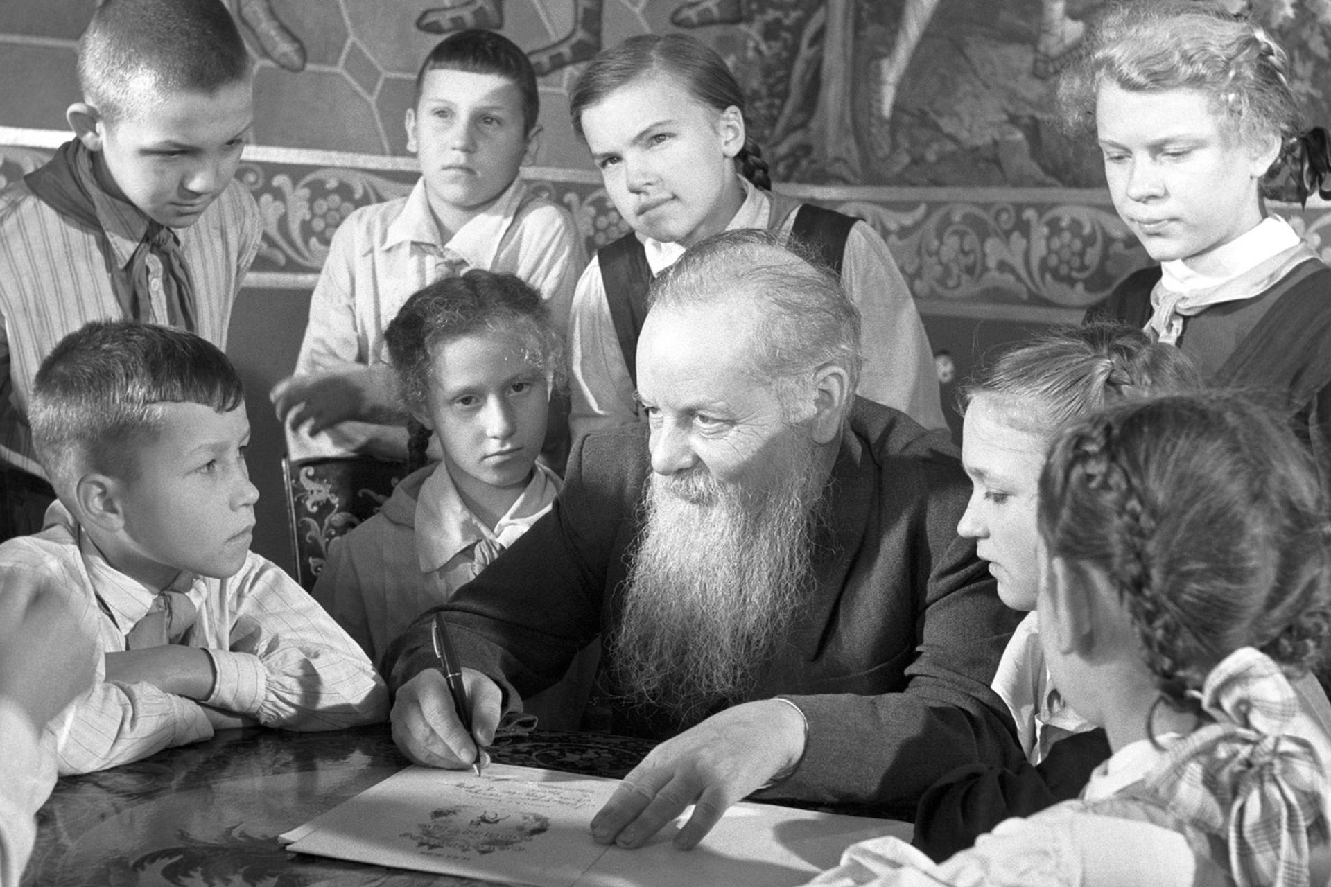 Заварил Кашеваров: как один доносчик чуть не оставил нас без Бажова и его сказок