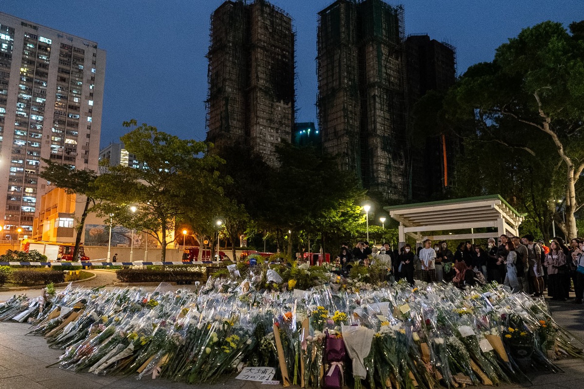 Число жертв пожара в Гонконге выросло до 156 человек