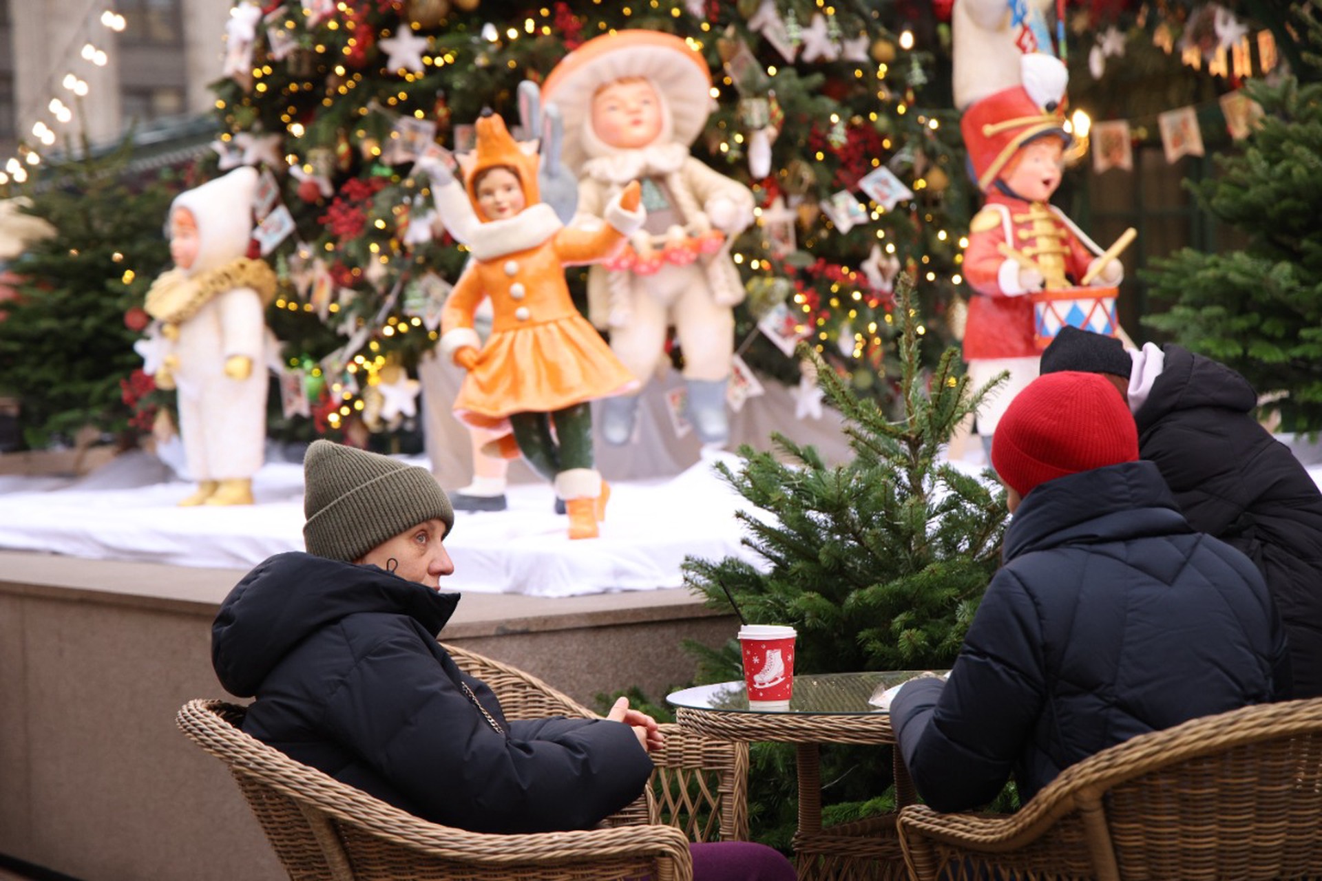 Новогодние праздники в 2027 году продлятся меньше двух недель