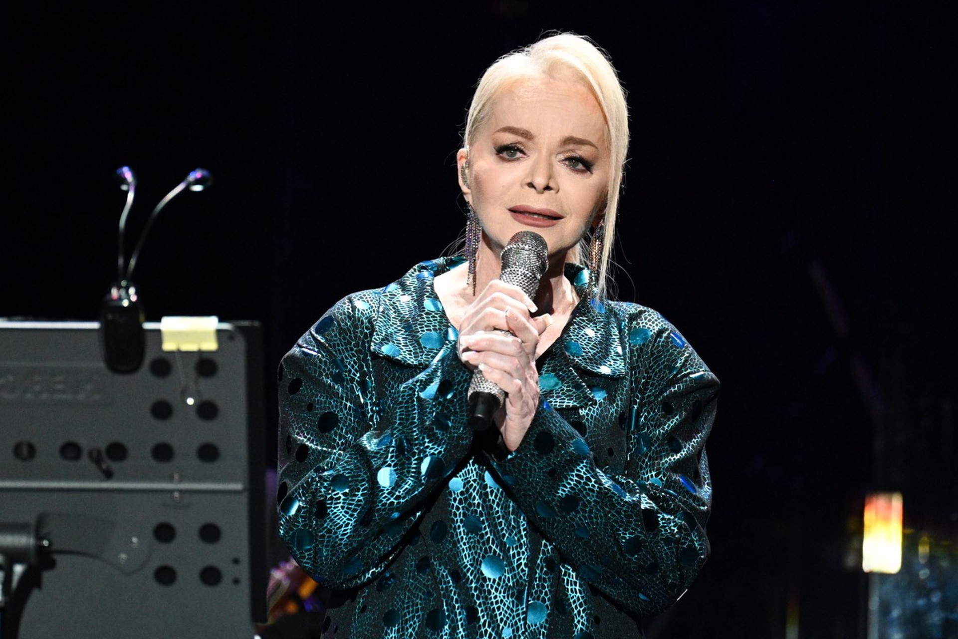 Зловещая Долина: какие компании «отменили» певицу после скандала с квартирой