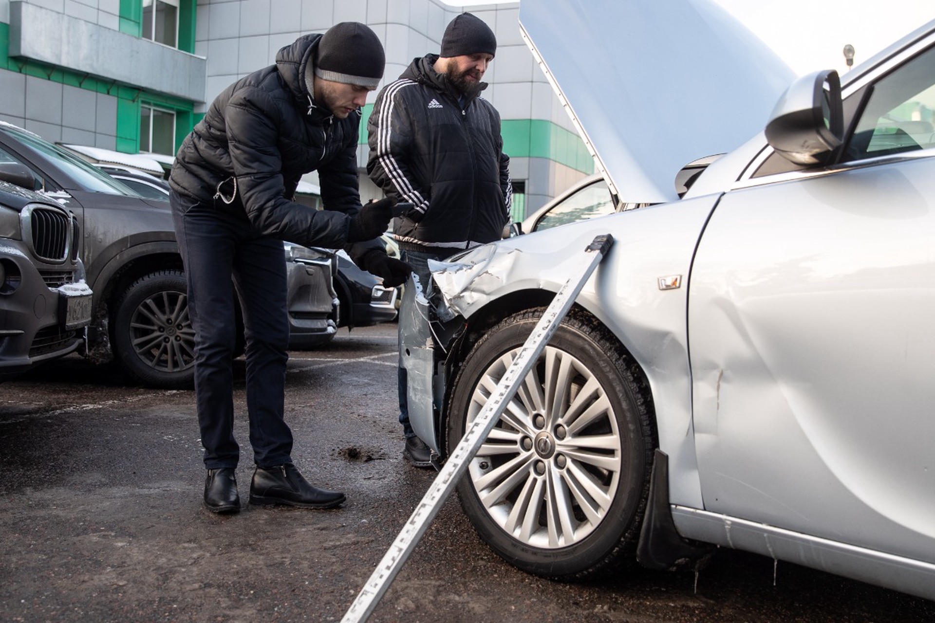 Россиянам напомнили о праве взыскать неустойку со страховой за просрочку по ремонту авто