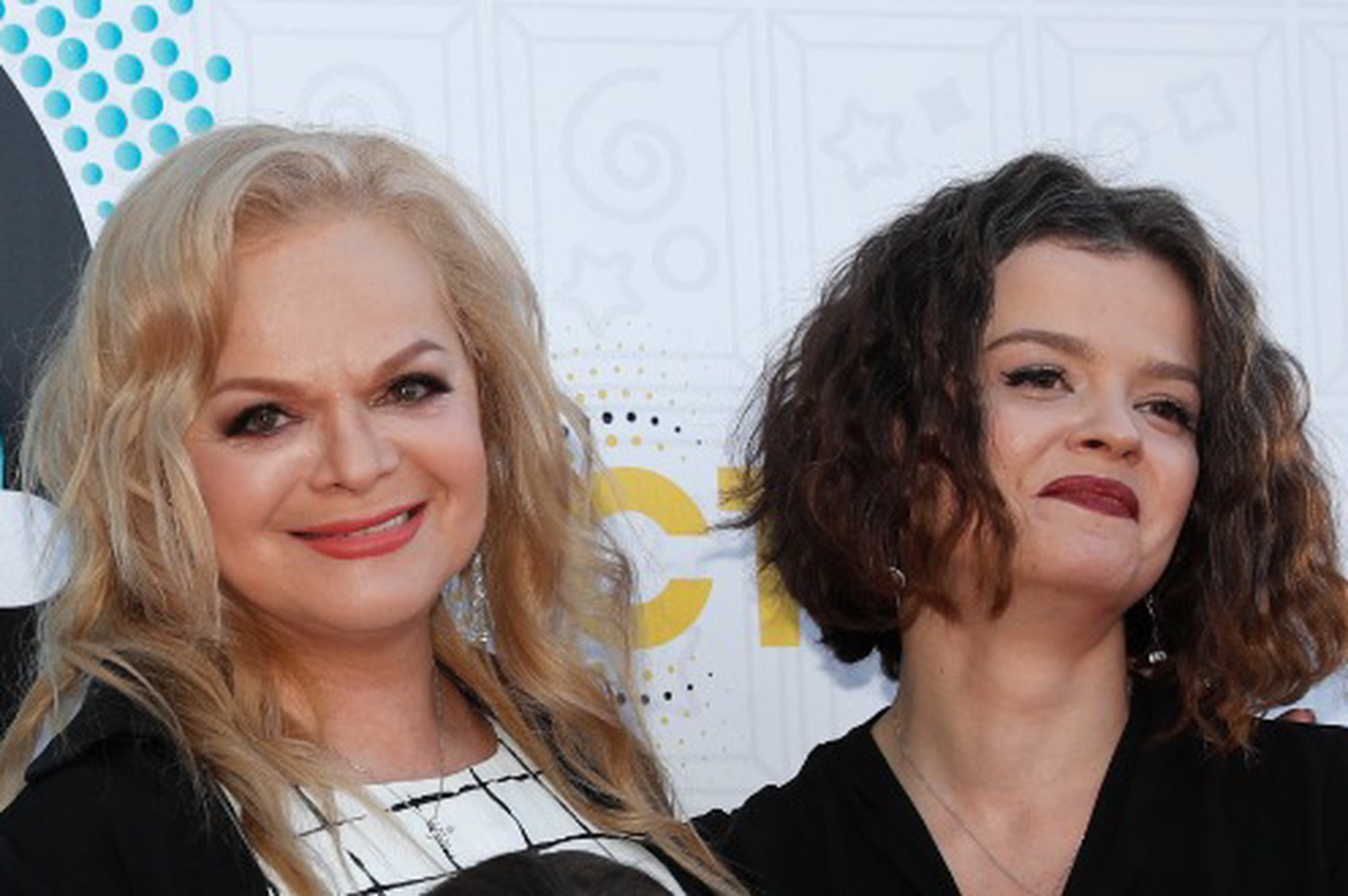 Непогода в доме: почему жизнь единственной дочери Долиной нельзя назвать сладкой