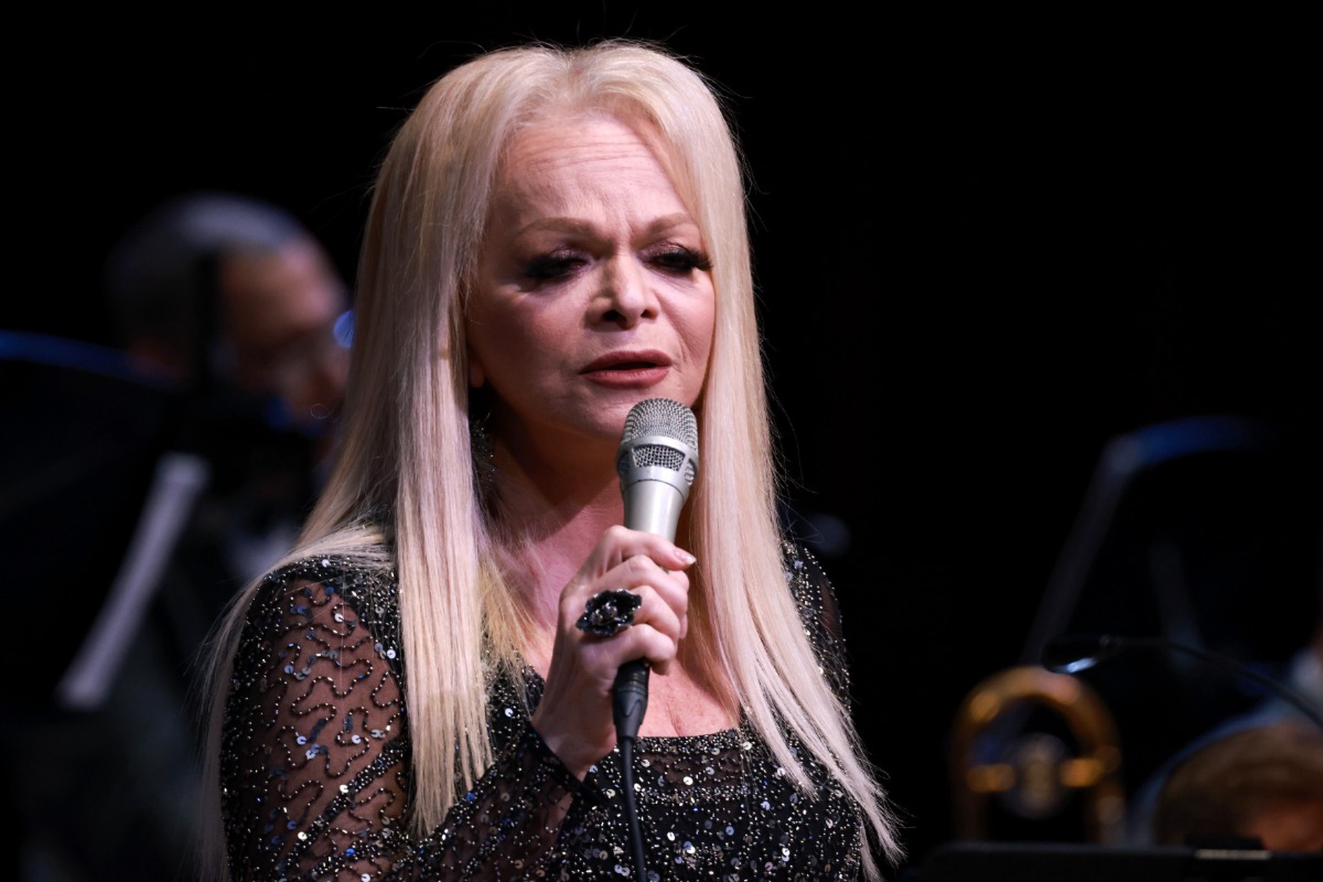 Директор Долиной предрек конец потоку шуток после телеинтервью артистки