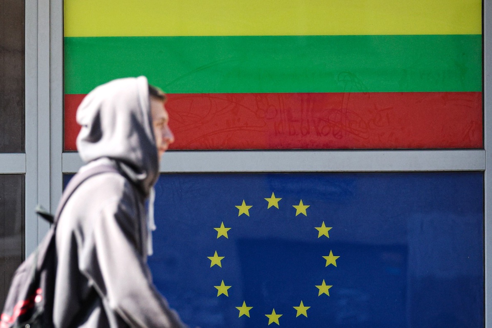 Более сотни россиян остались без литовского ВНЖ