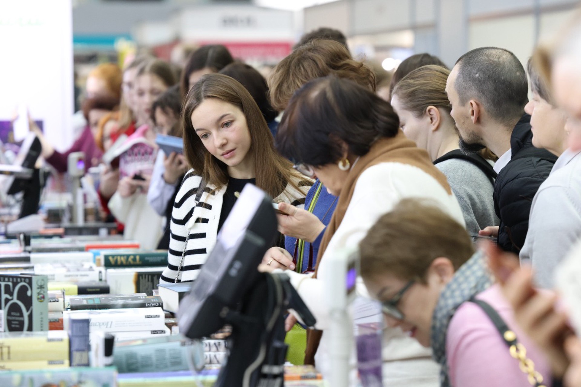 Названы самые популярные книги 2025 года