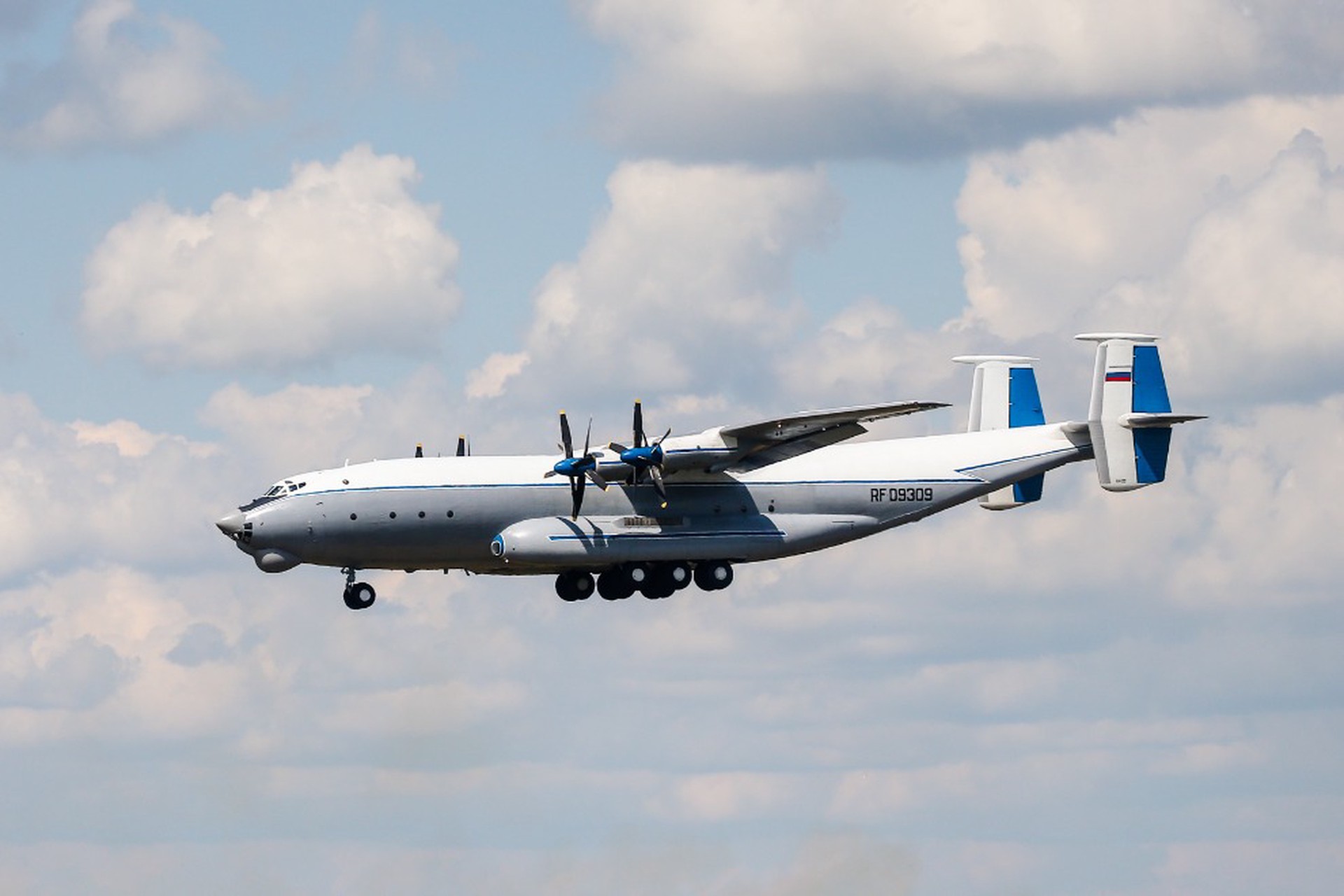 Стало известно о судьбе членов экипажа упавшего Ан-22