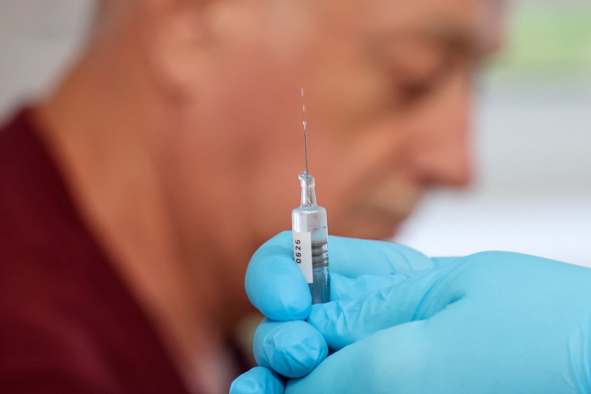 Первые вакцины от рака выпустили в России