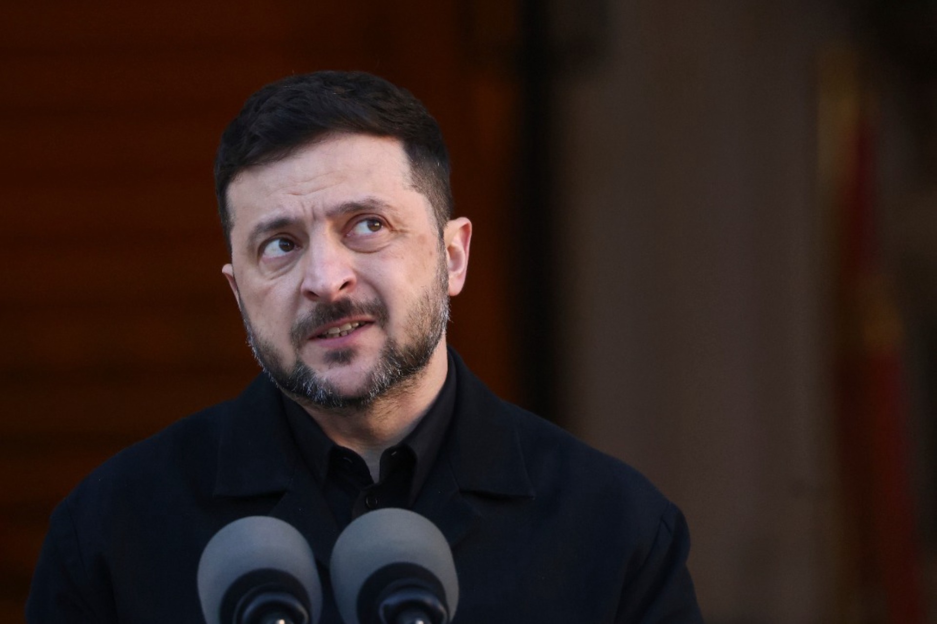 Гнет своей линии: почему Владимир Зеленский согласился провести выборы