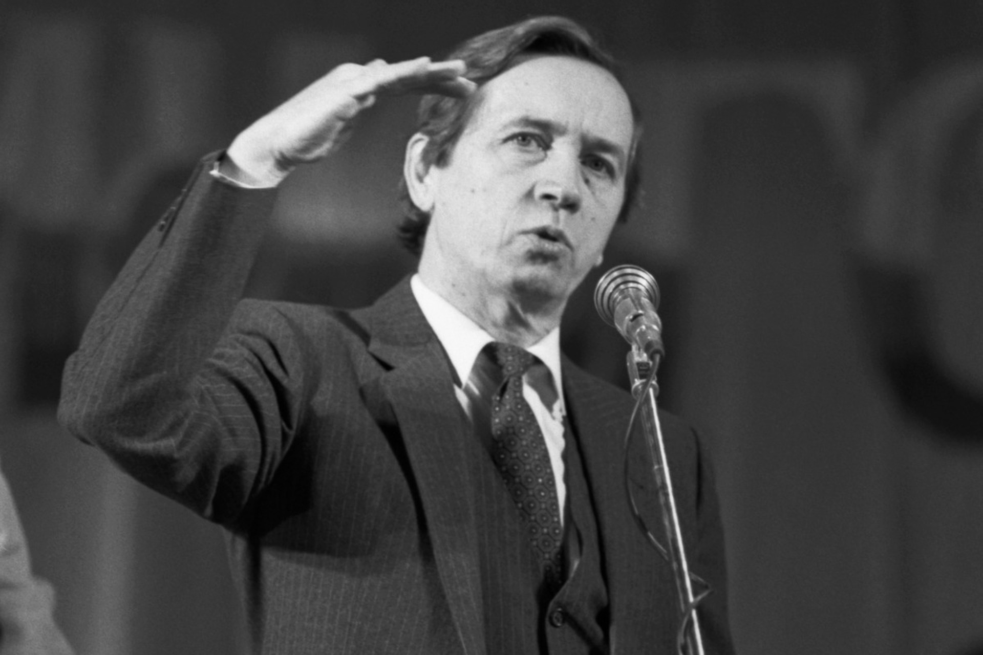 На повышенных фельетонах: каким был ушедший от нас Леонид Французов