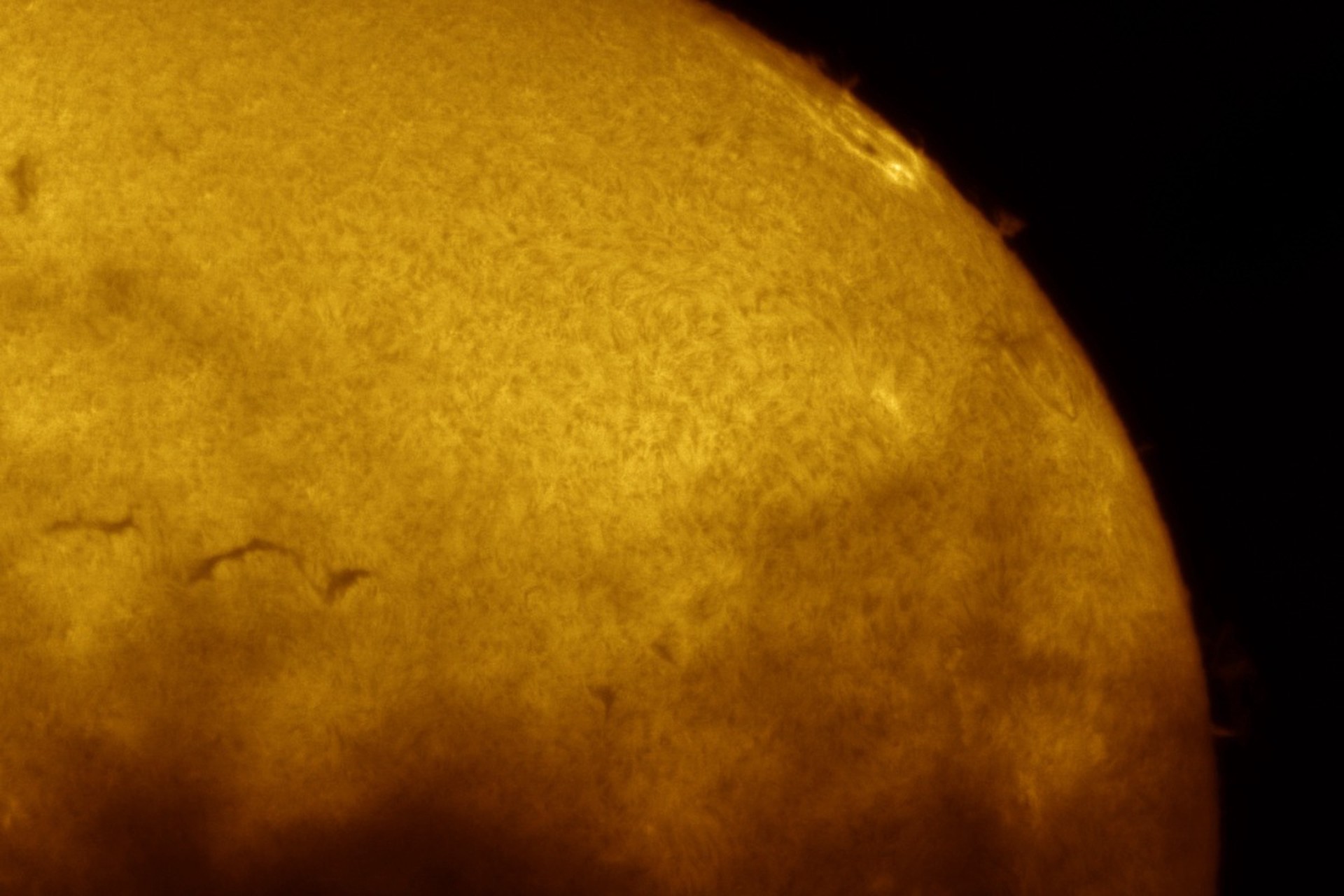 Четыре мощные вспышки произошли на Солнце