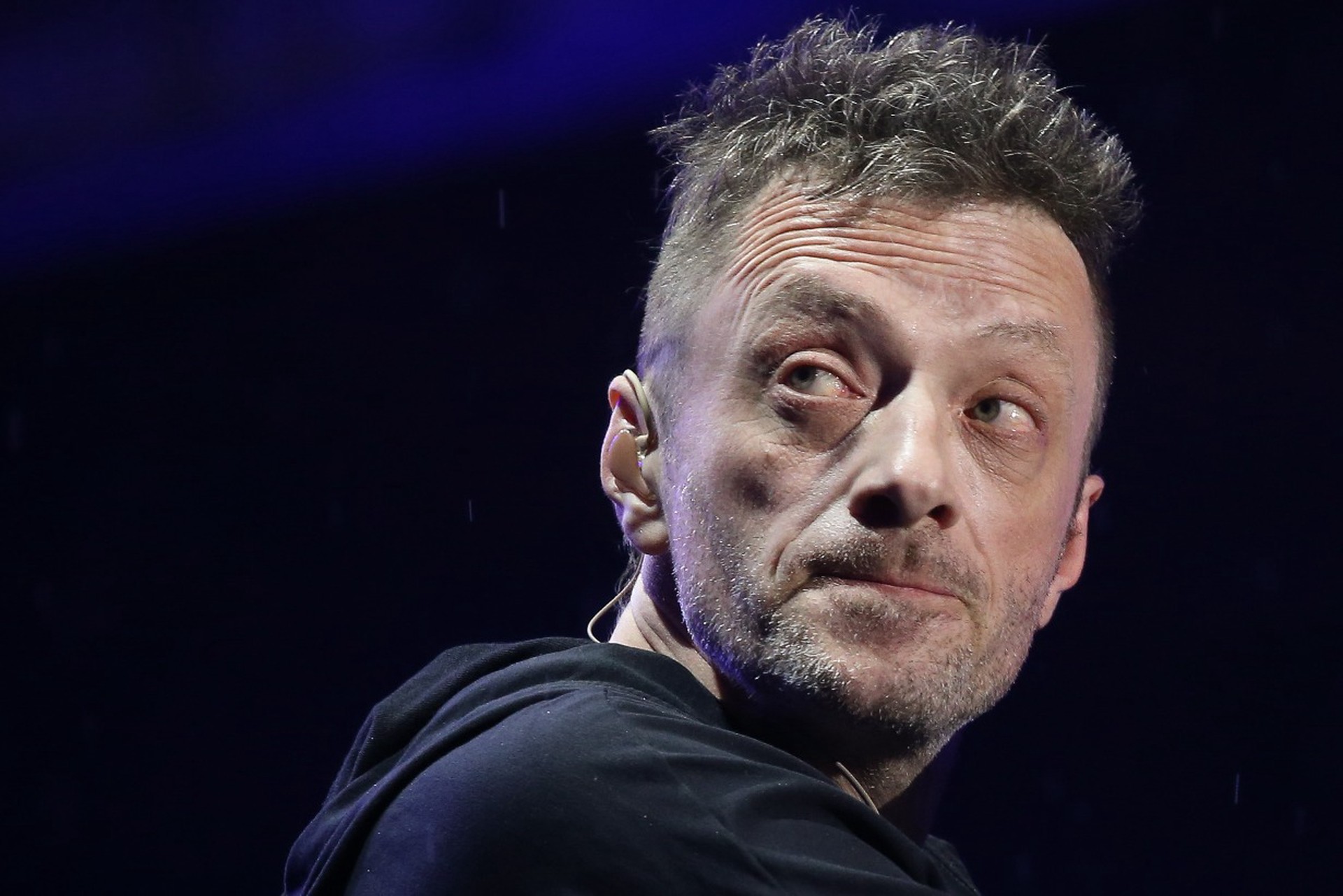 Поведение еле стоявшего на ногах в ходе концерта Глеба Самойлова объяснили гриппом