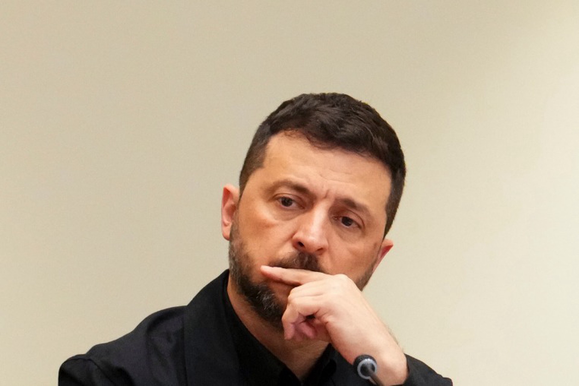 «Прикрыть нелегитимную спину»: политолог раскрыл истинное значение заявлений Зеленского о «всеукраинском референдуме»