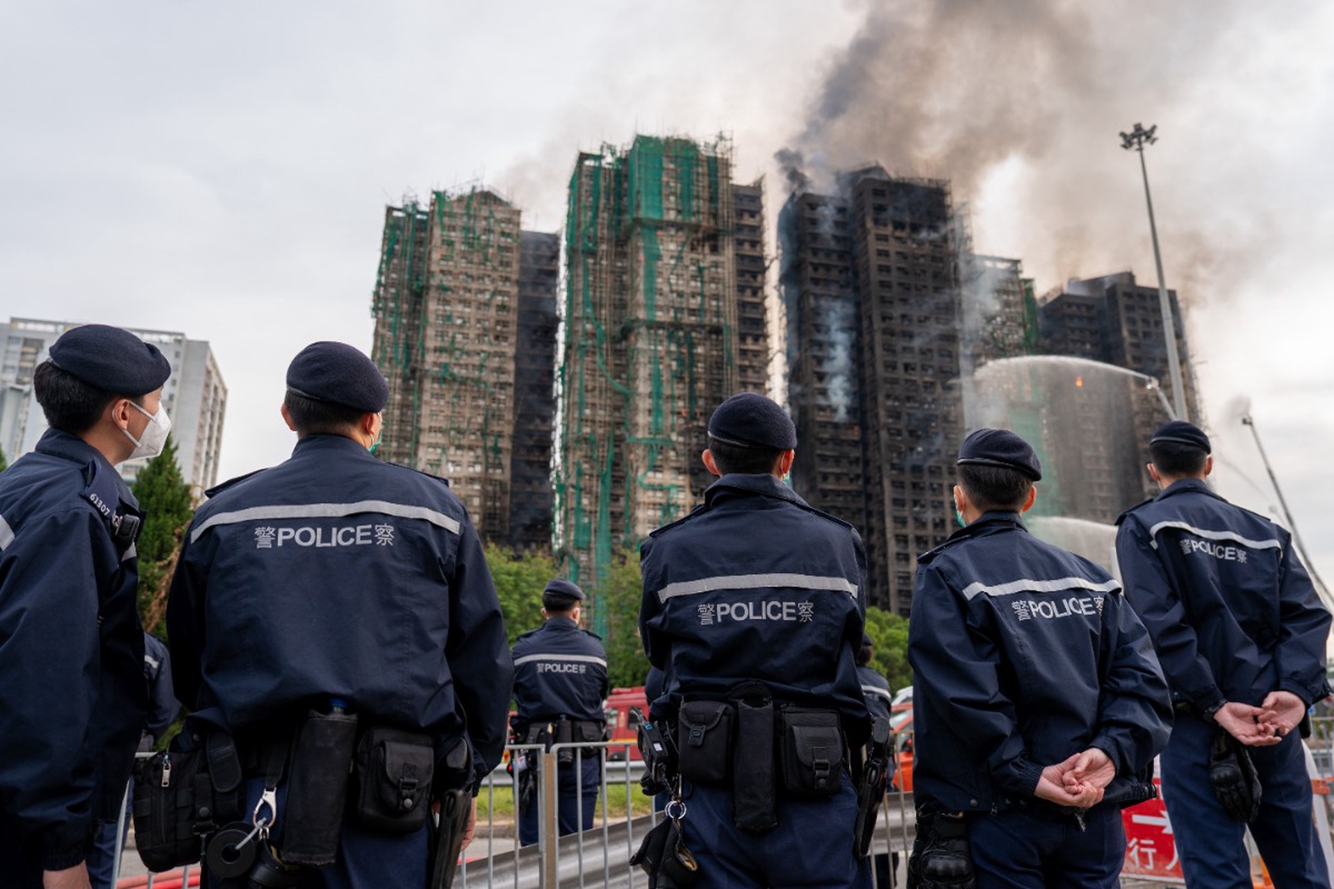 Назван срок, когда станут известны причины пожара в Гонконге