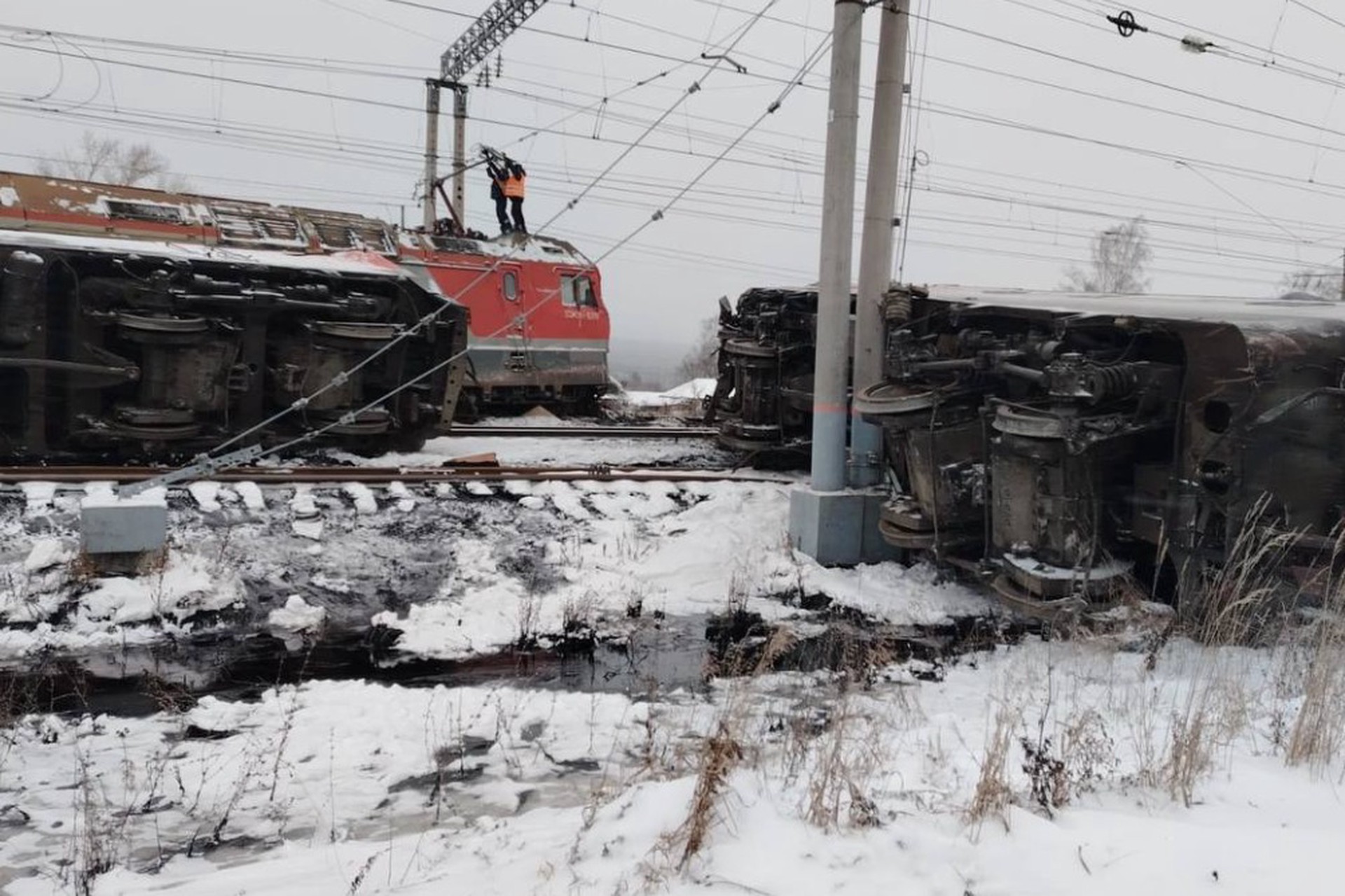 Поезда изменили маршруты после схода вагонов с рельсов