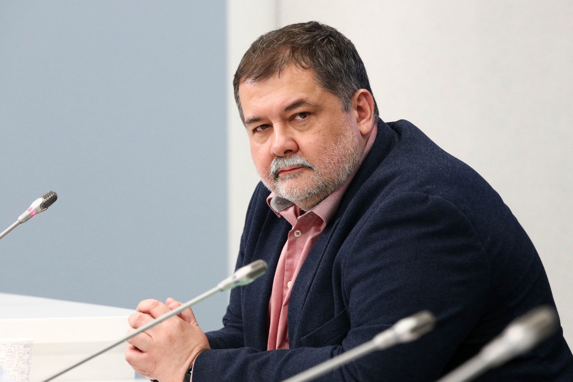 Сергей Лукьяненко назвал три слова 2025 года