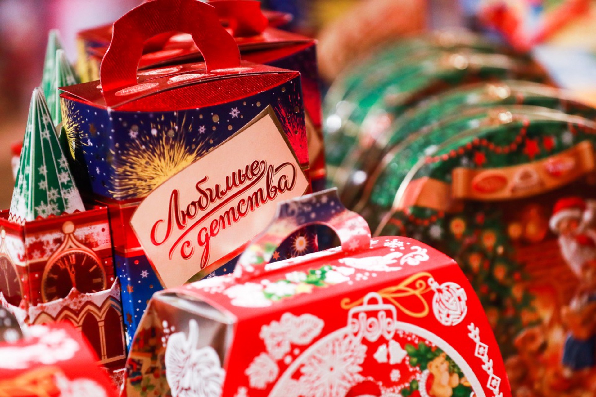 Россиянам рассказали, как выбрать качественный сладкий подарок к Новому году