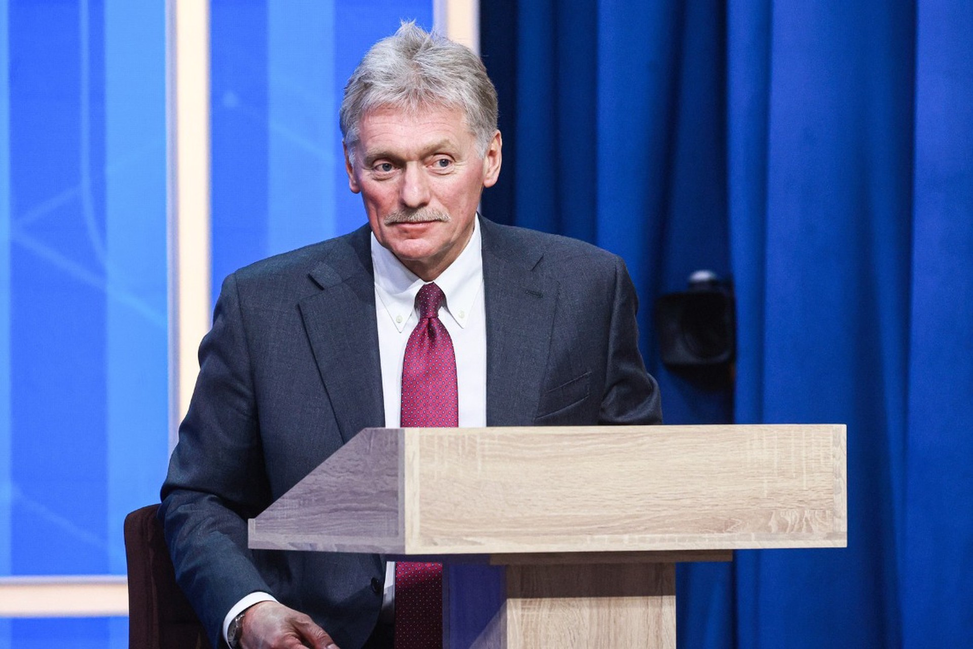 Песков заявил о продолжении трехсторонних переговоров по Украине 