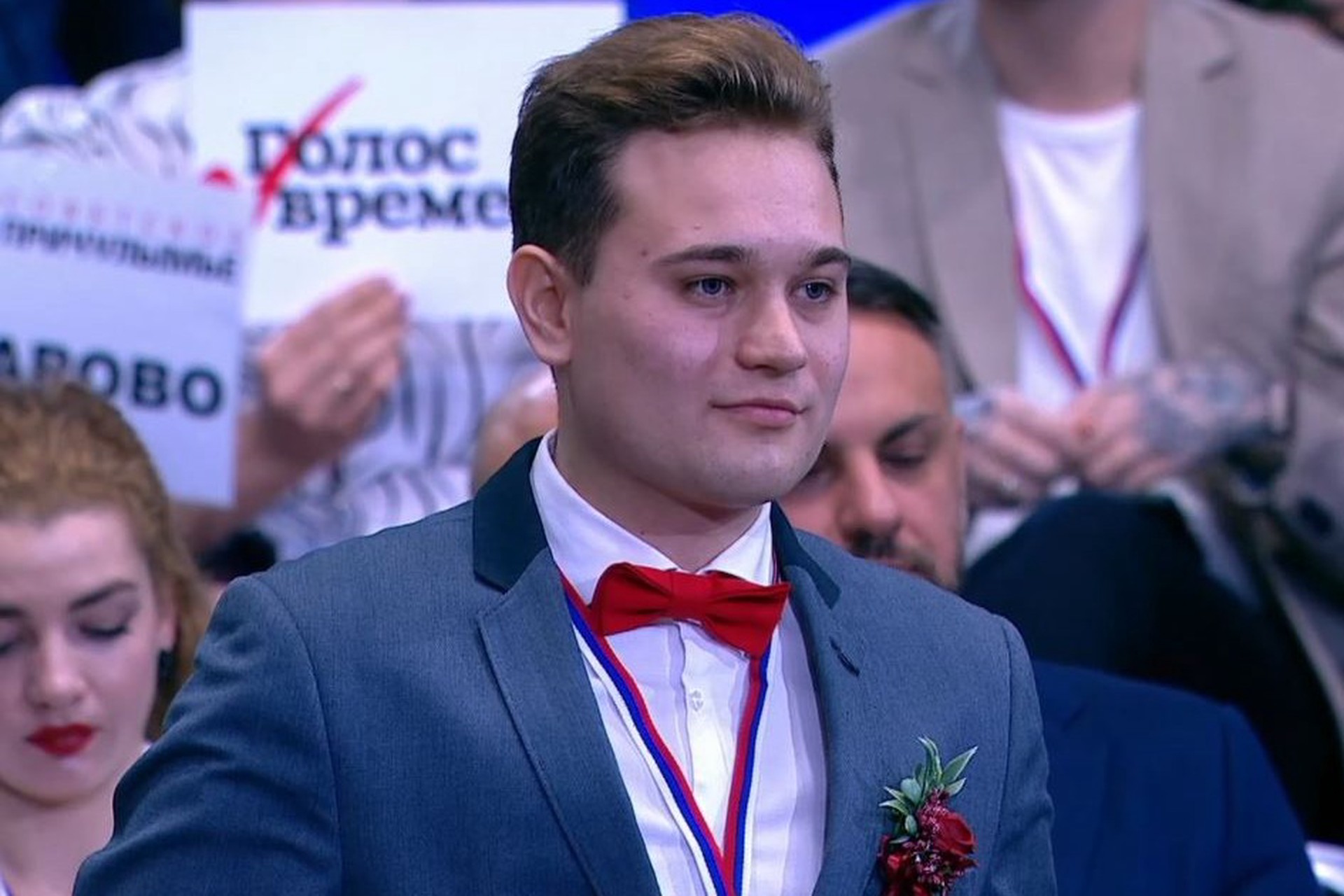 Сделавший предложение на прямой линии раскрыл дату свадьбы