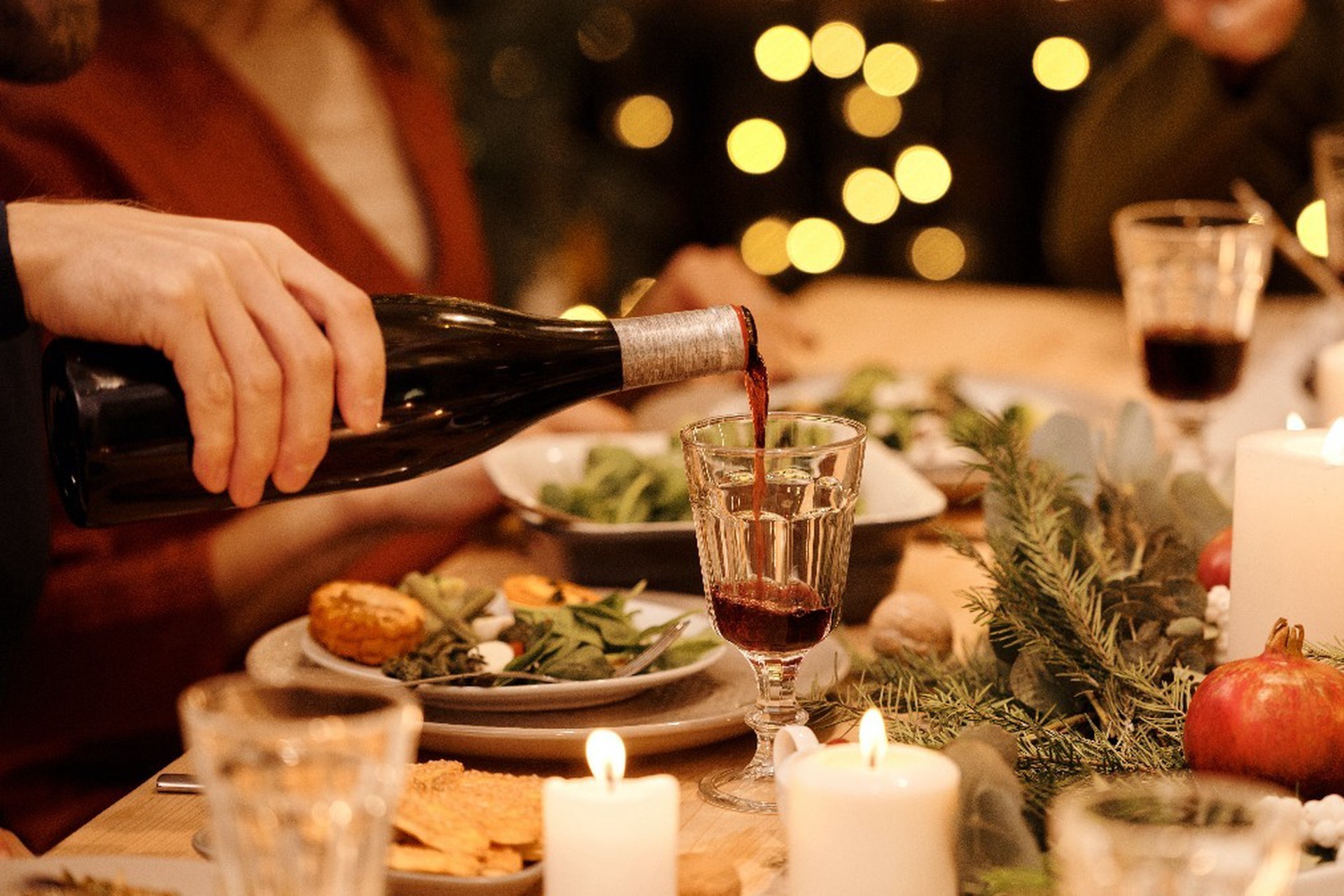 Частое распитие спиртного в новогодние праздники граничит с алкоголизмом, предупредила нарколог