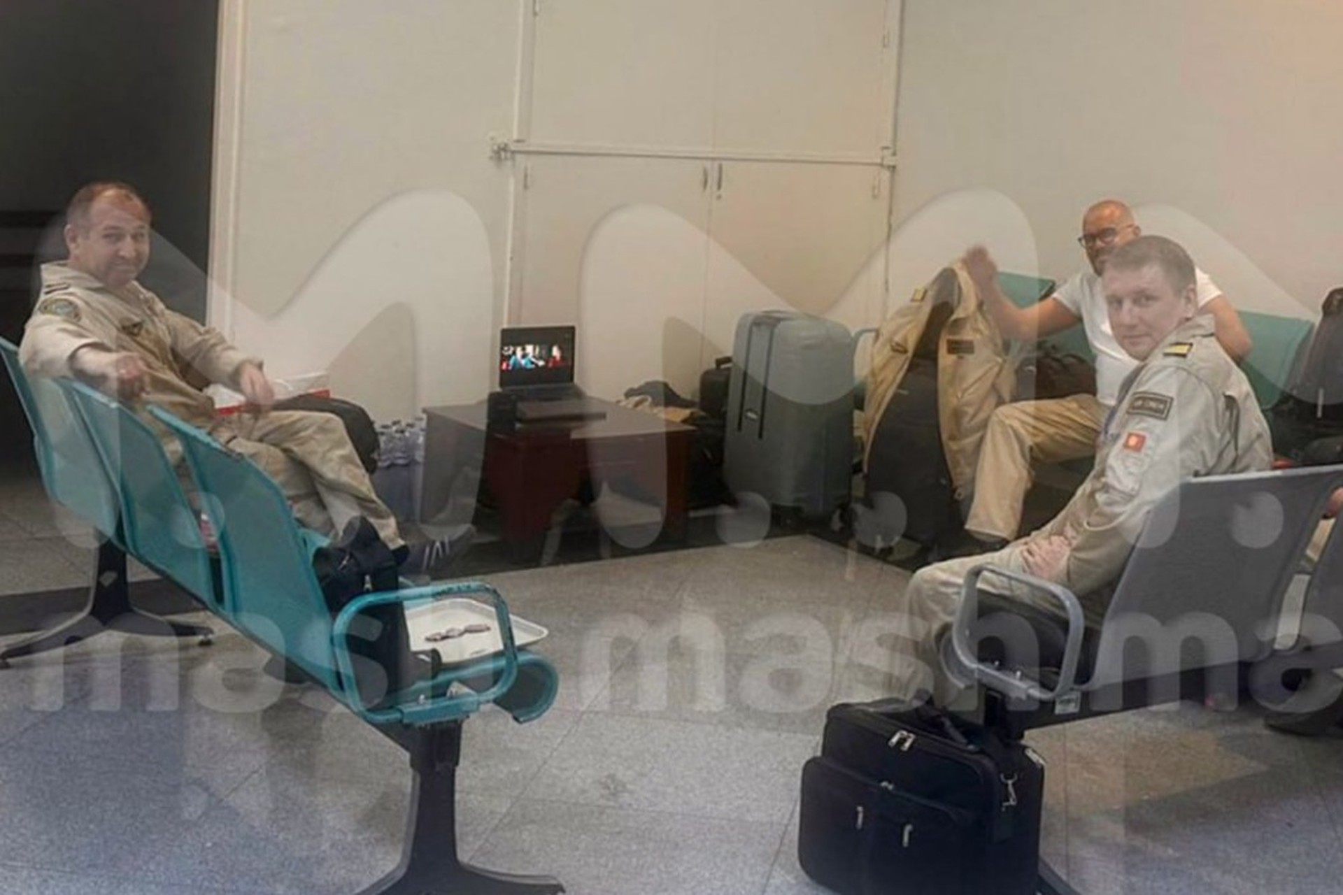 Российских пилотов три дня удерживают в аэропорту Туниса