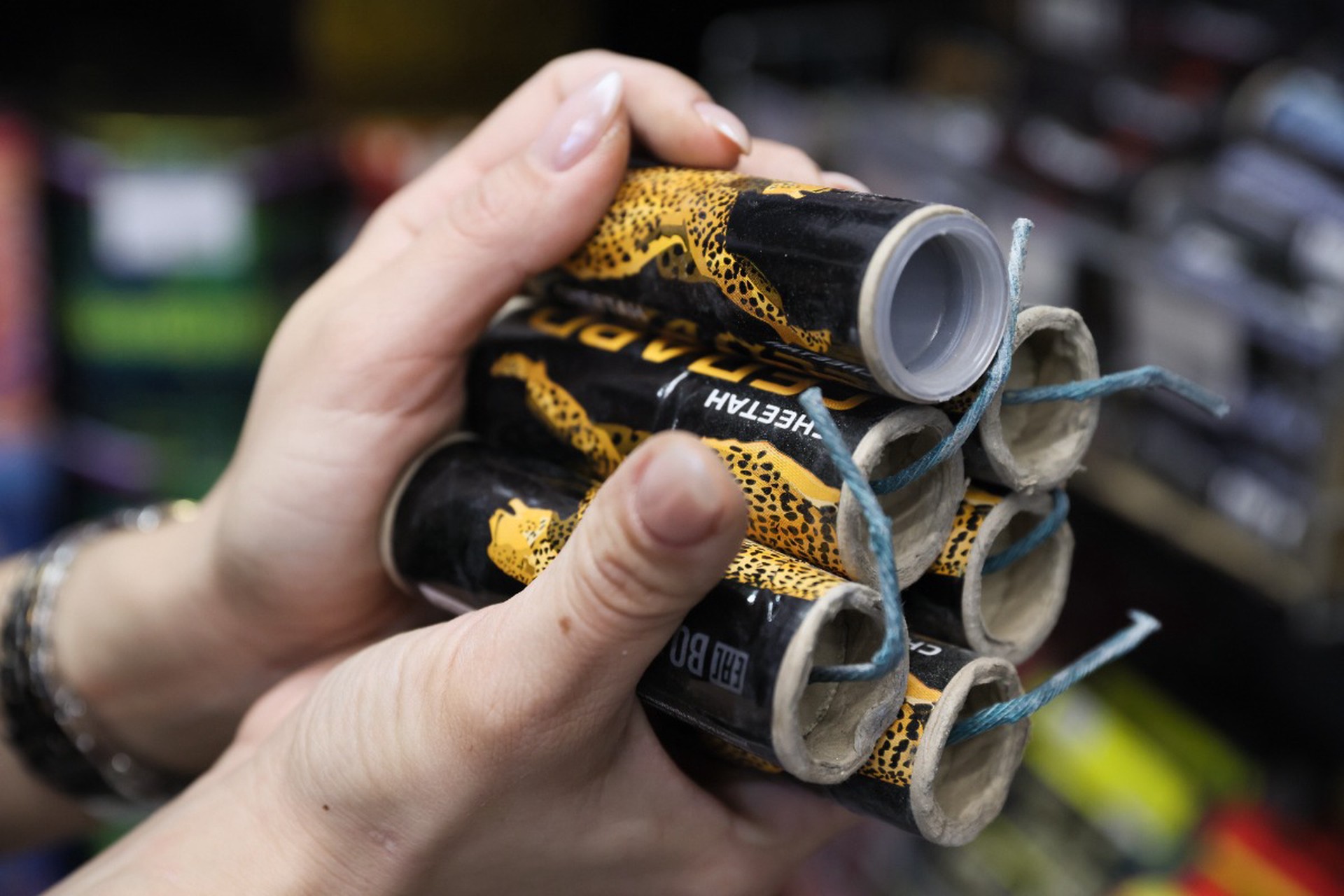 Россияне могут взыскать сотни тысяч рублей компенсации за попавшую в них петарду