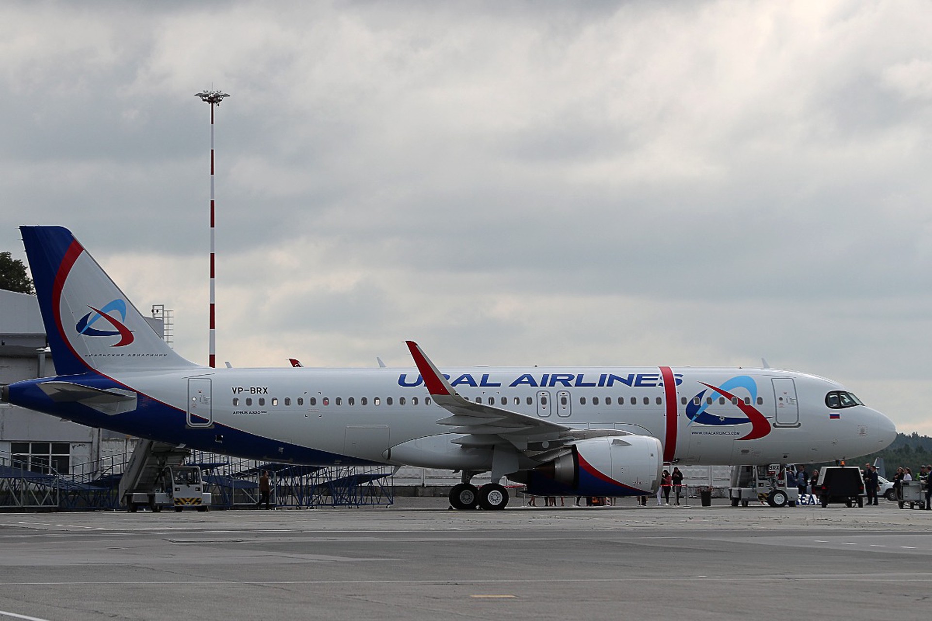 Летевший из ОАЭ в Екатеринбург самолет экстренно сел