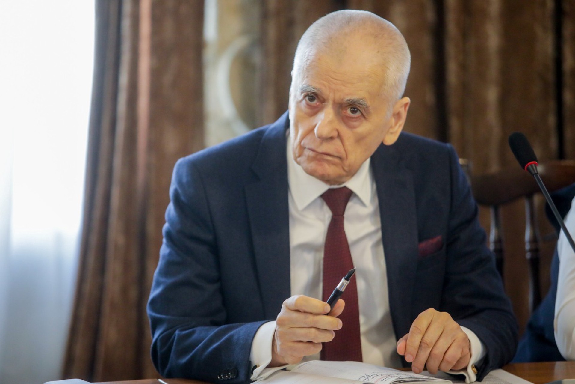 Онищенко объяснил, почему нельзя учить ребенка чокаться