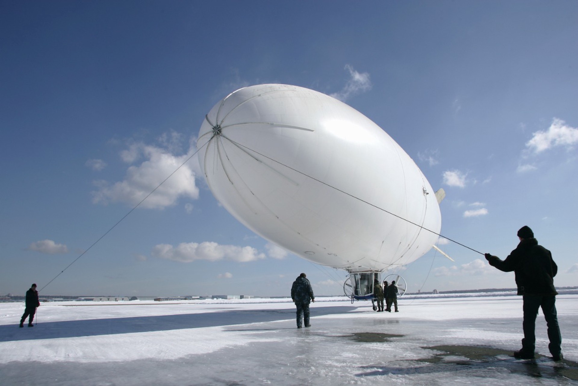 Лед с цеппелина: разморозят ли в России перевозки на дирижаблях