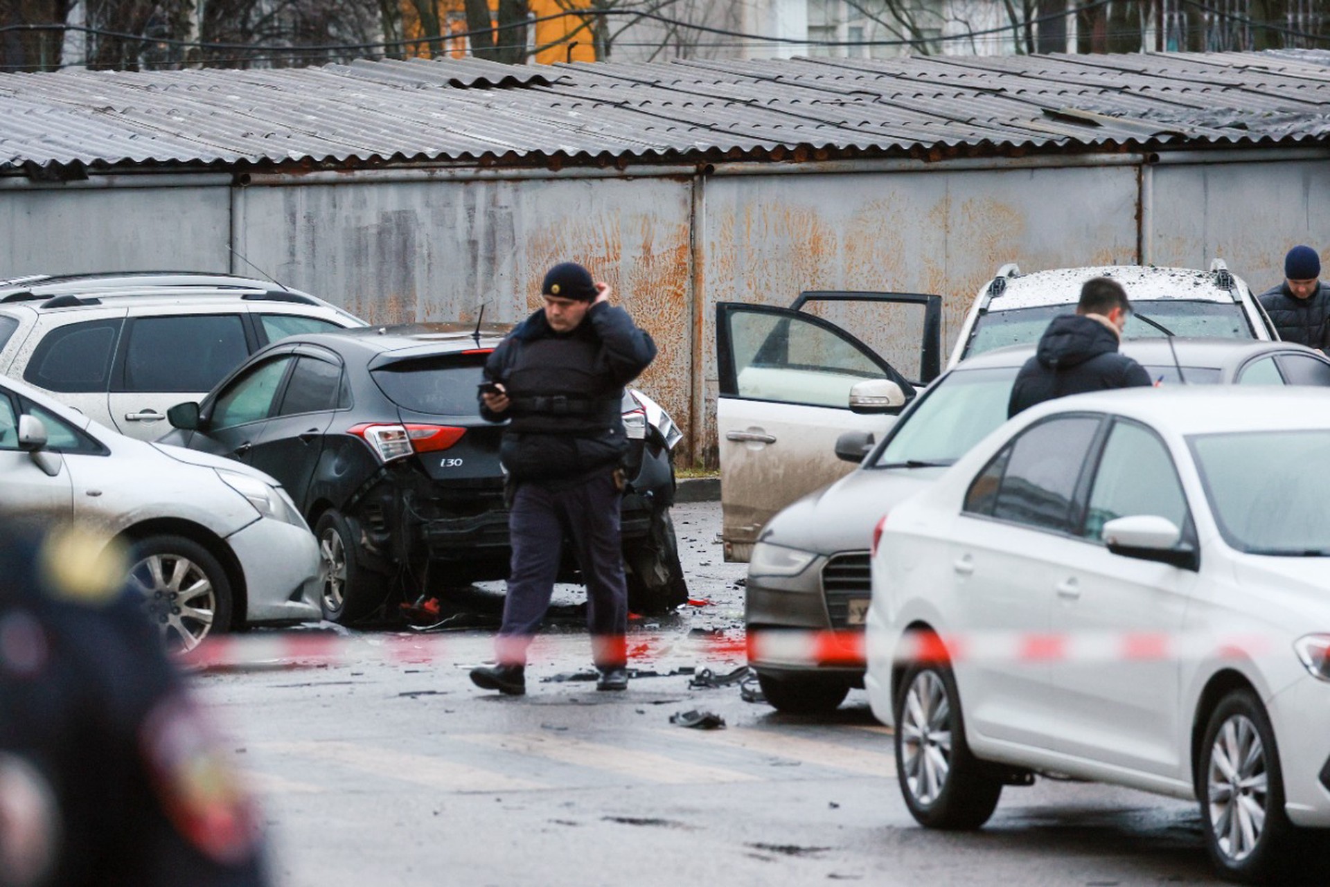 Криминалист указал на связь между убийством генерала Сарварова и взрывом в машине полиции в одном районе Москвы