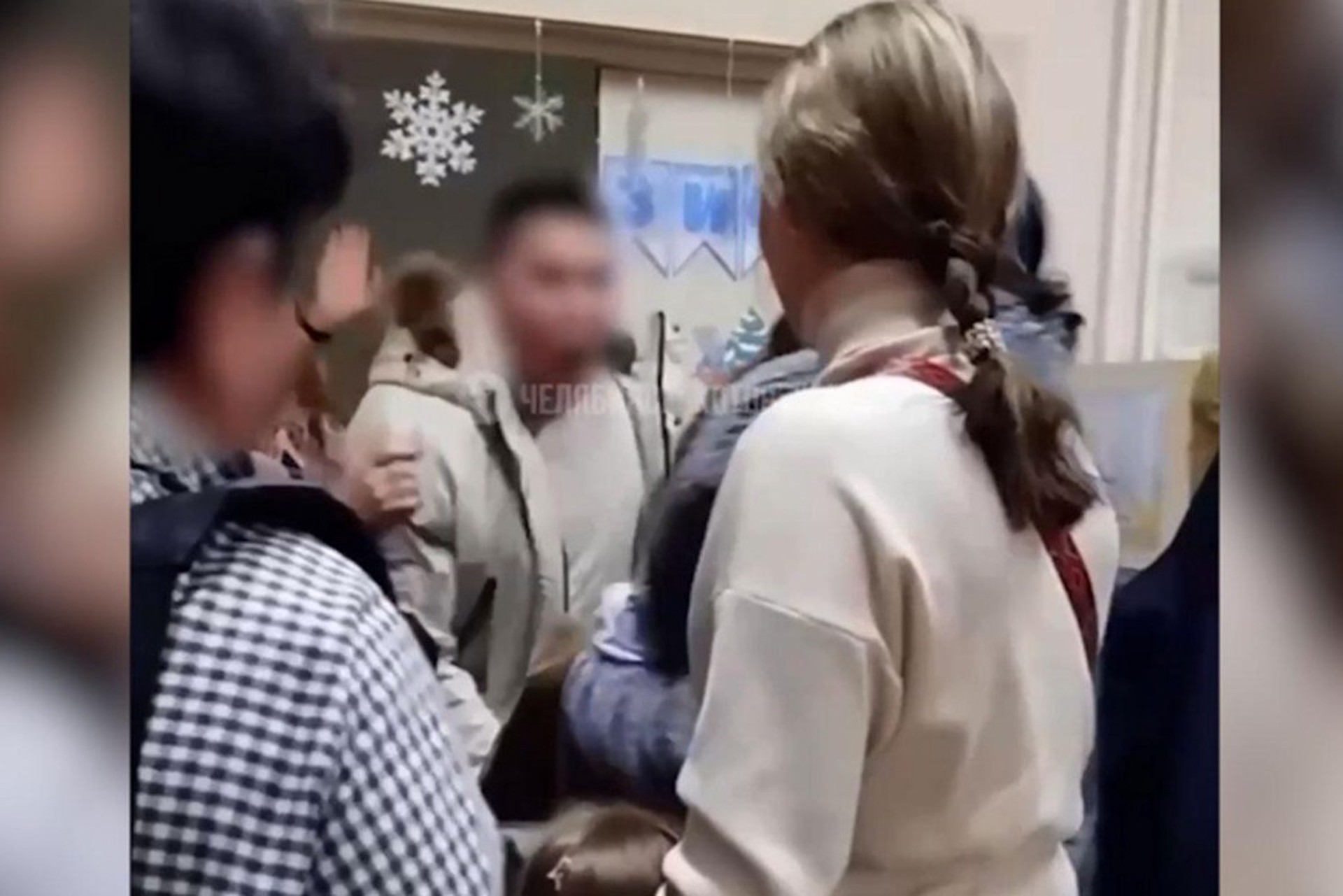 Защитившему своего ребенка на детском утреннике отцу из Челябинска поступают угрозы