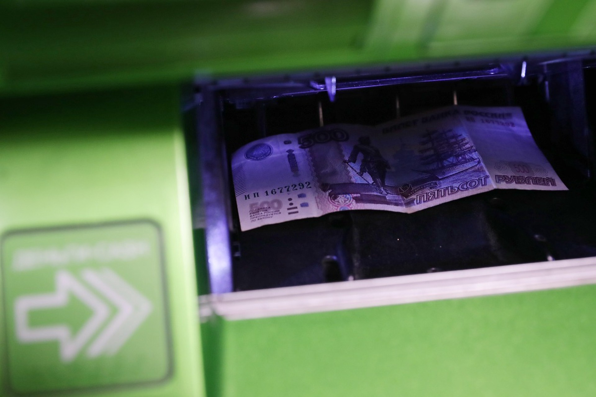 Россиянин из-за обиды испортил шесть банкоматов