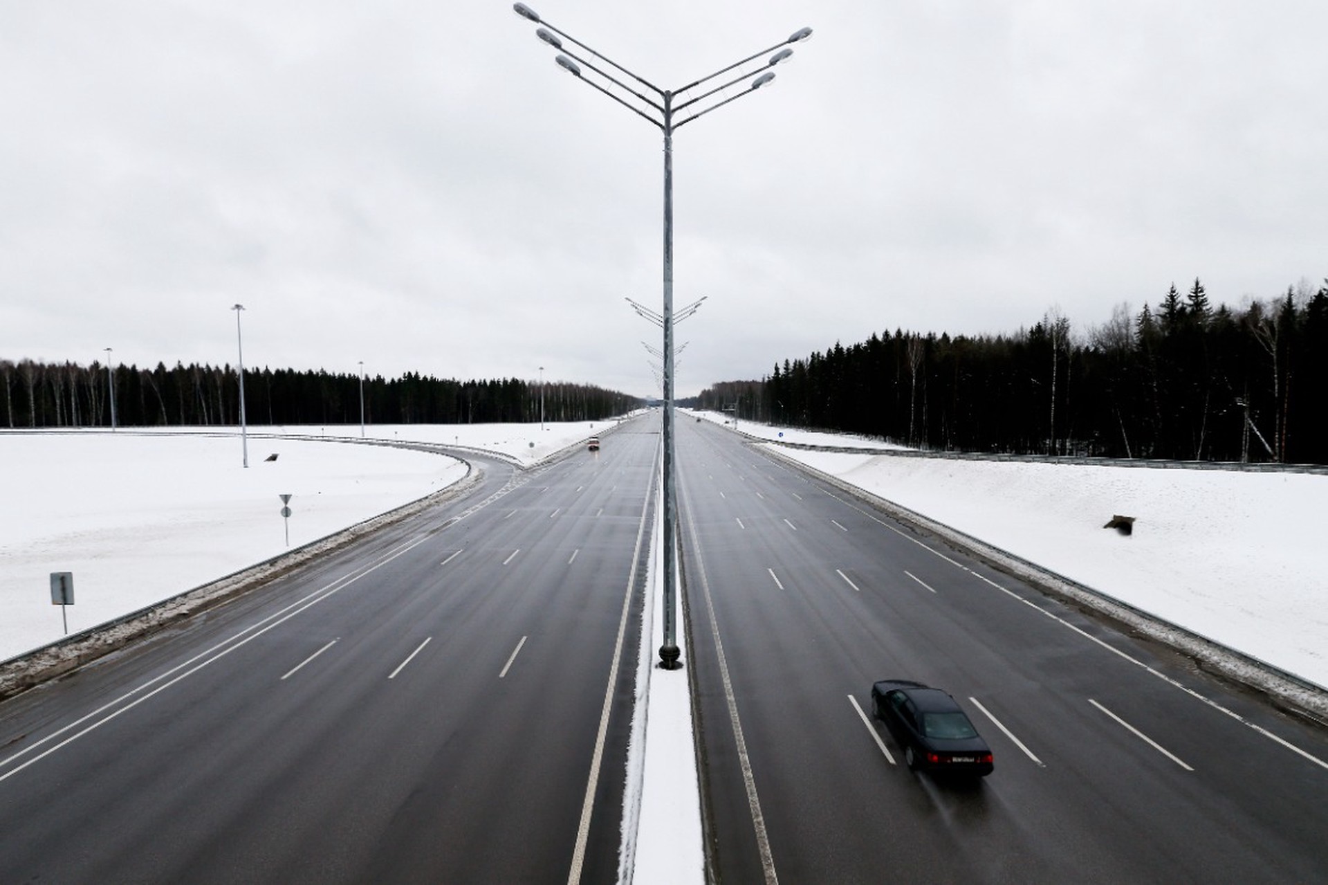 Главное к утру 26 декабря: россиянам пора на шестидневку, МРОТ растет как на дрожжах, по трассам разрешат ездить 150 км/ч