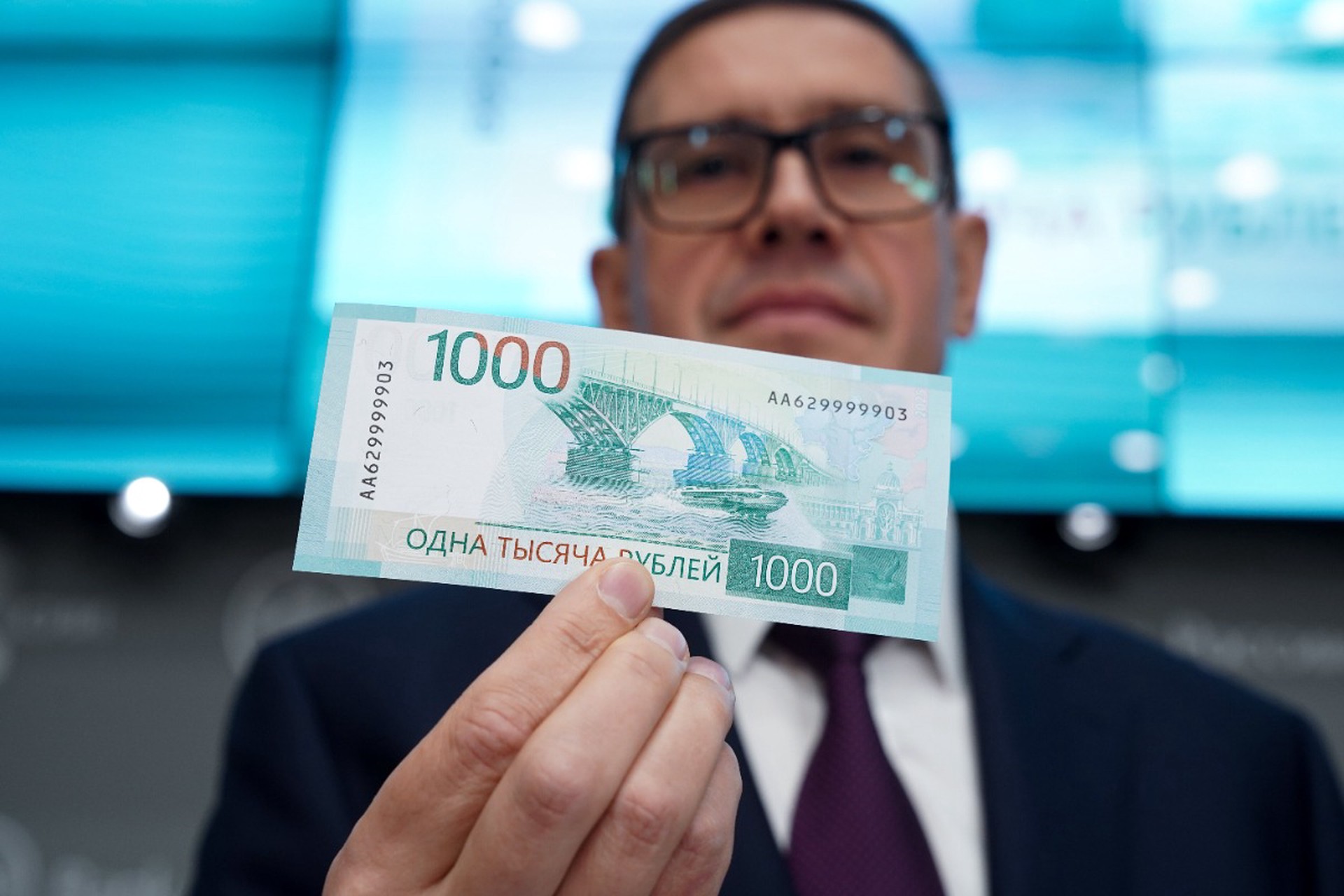 Экономист раскрыл причины ослабления рубля