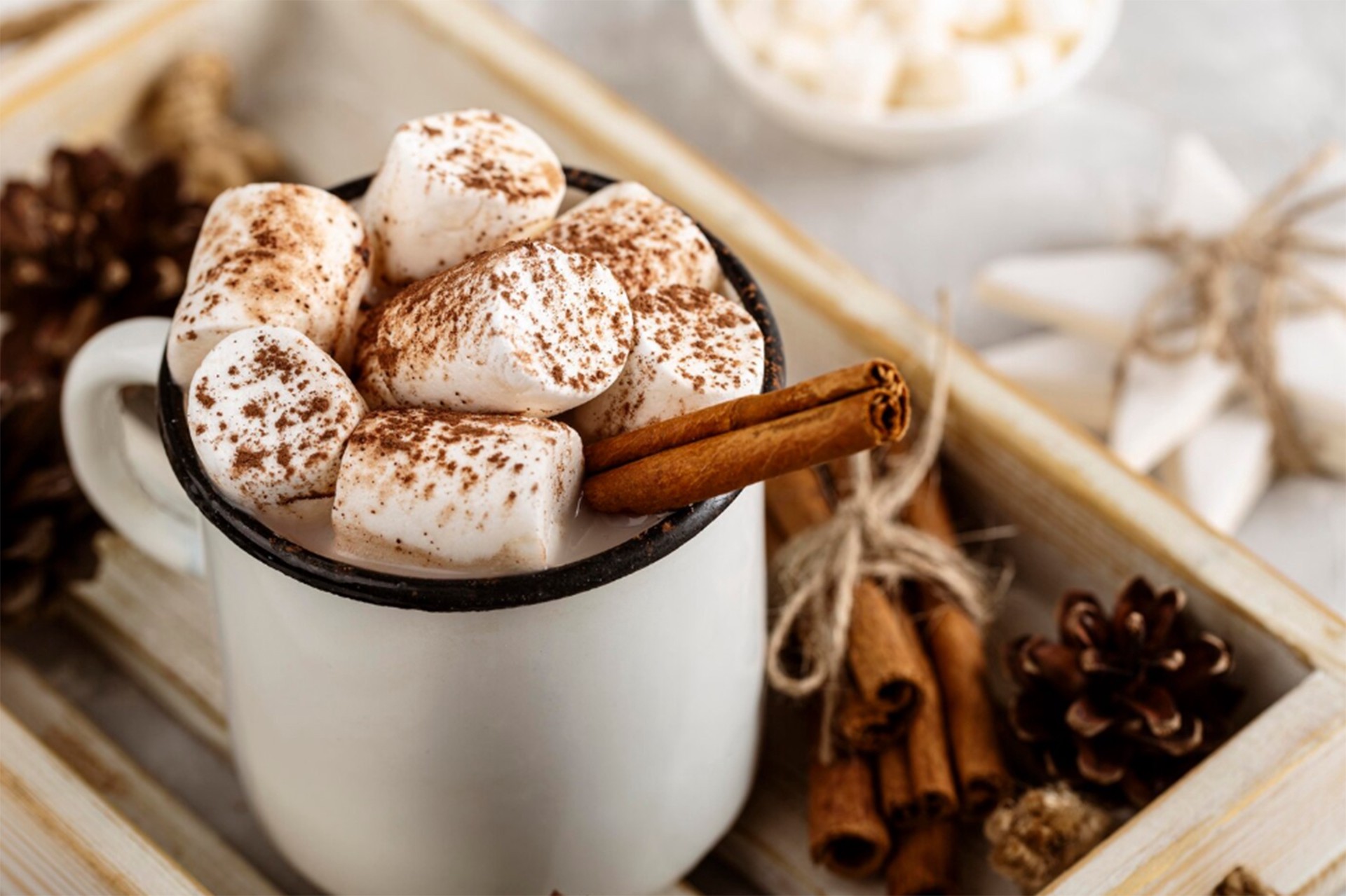 Названы разрушающие зубы праздничные напитки