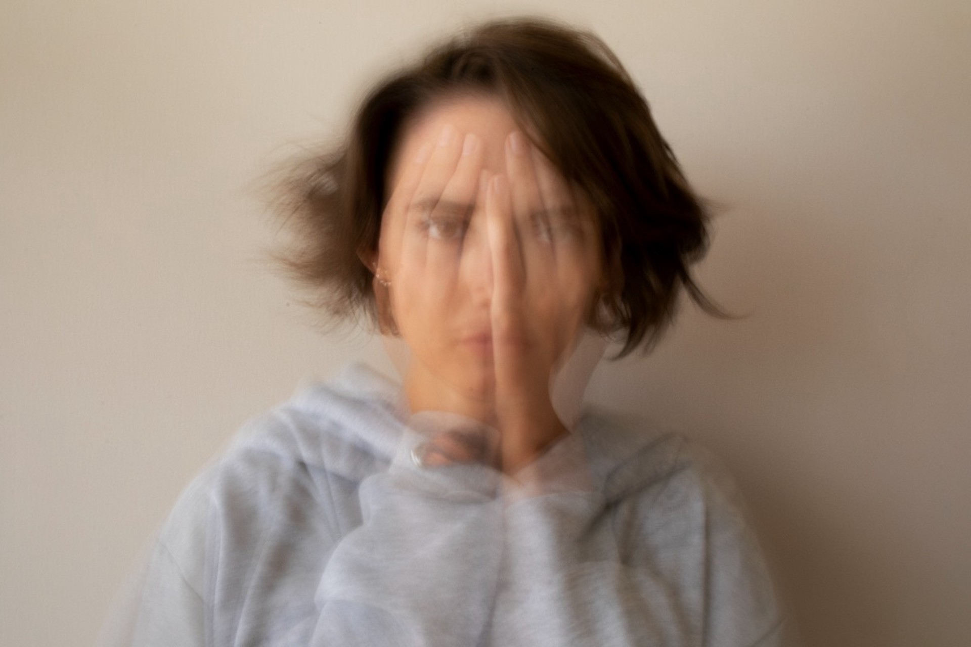 Магнитные бури и тревожность: как распознать и разорвать порочный круг