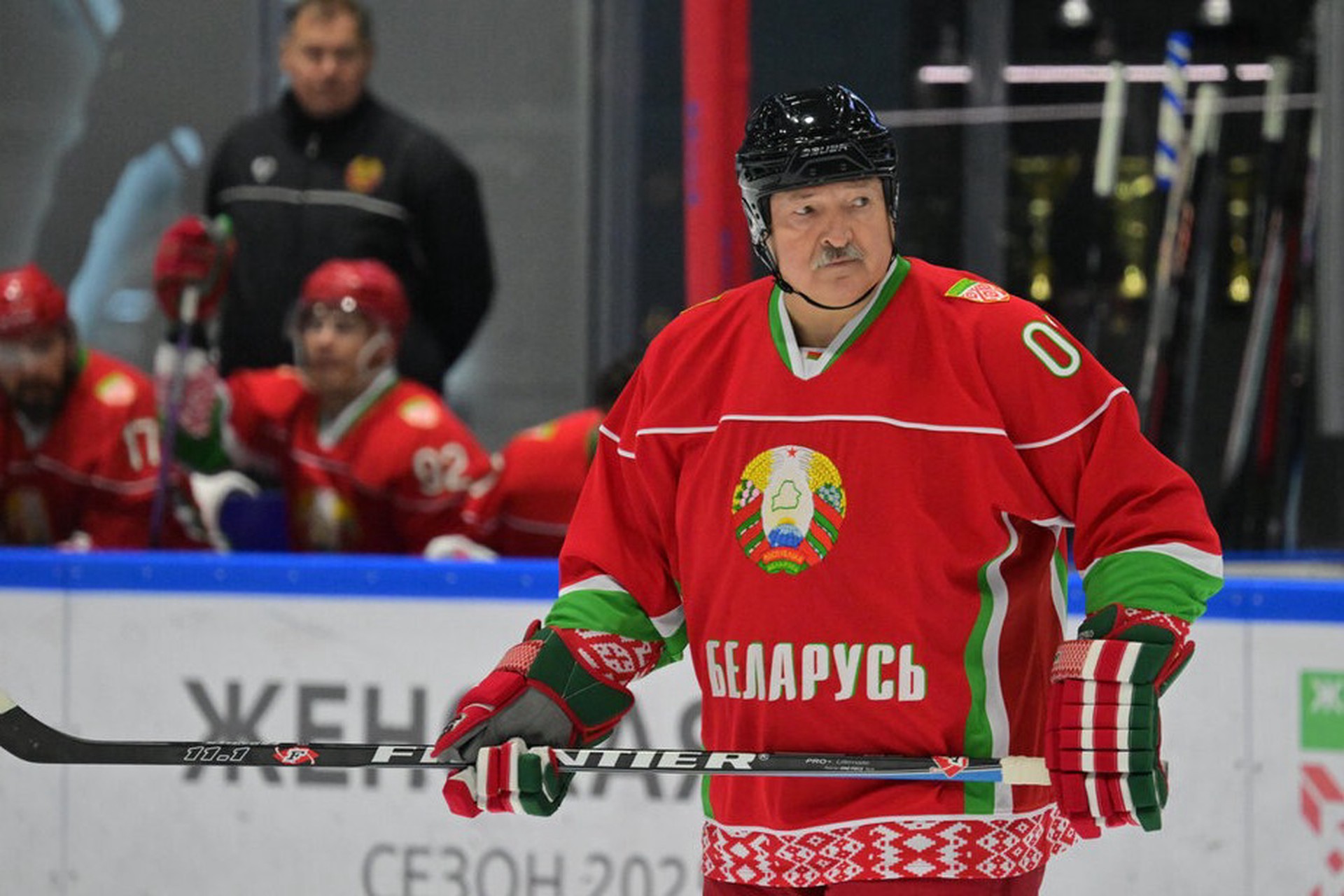 Лукашенко сбили с ног на хоккейном матче