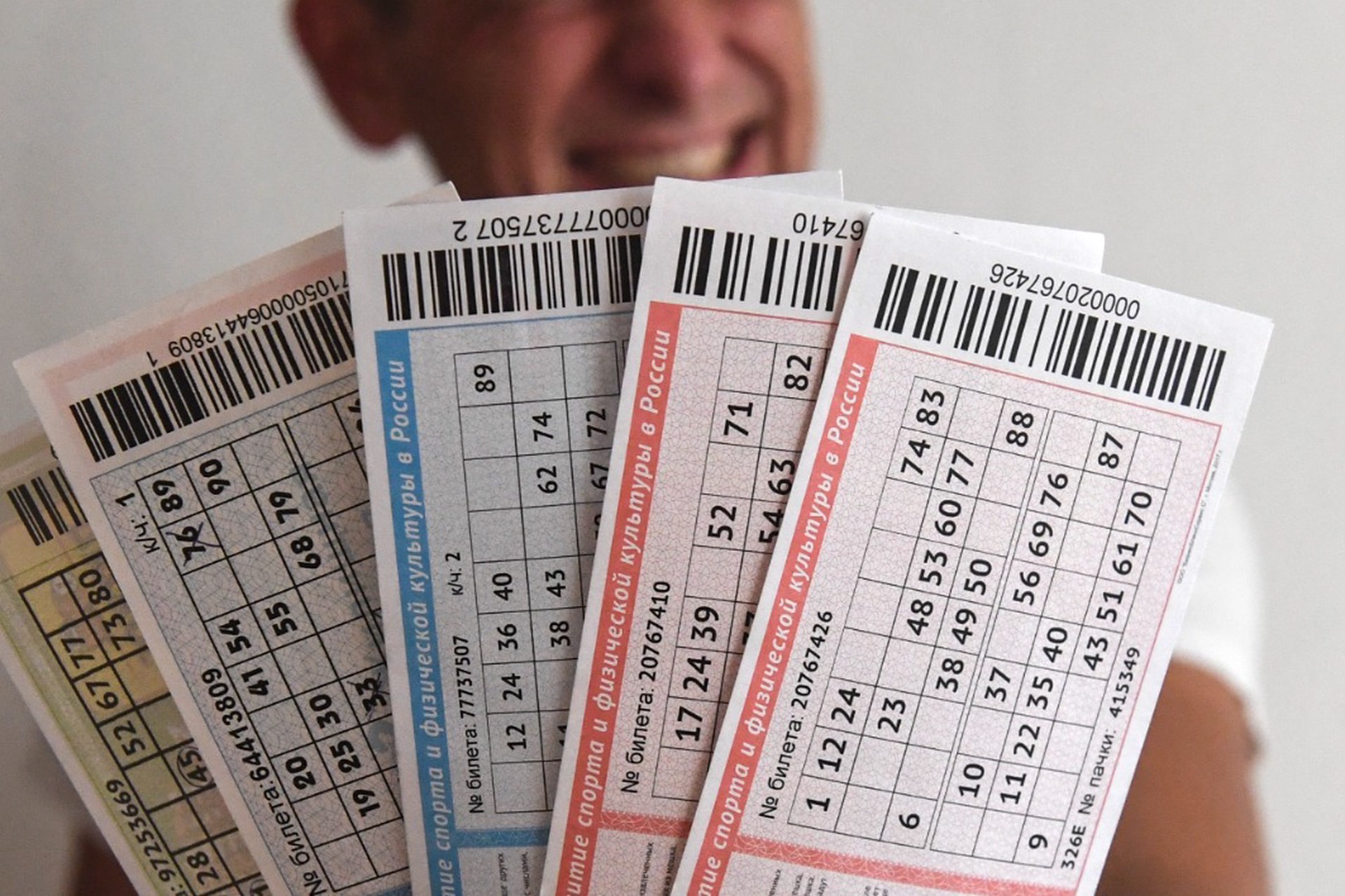 Охранник из России дважды стал лотерейным миллионером