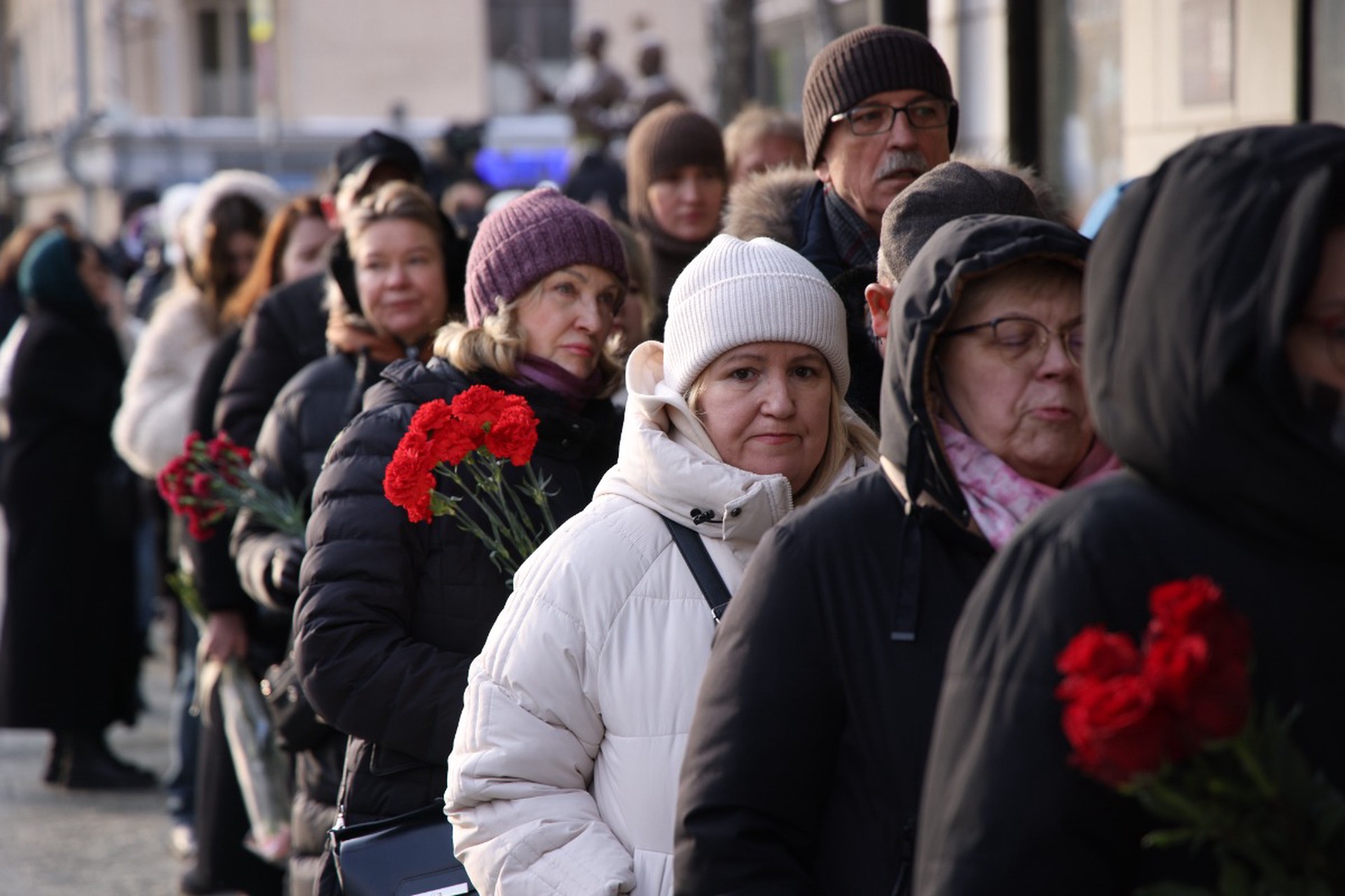 Последний поклон Вере Алентовой: актрису проводили десятки почитателей и коллег