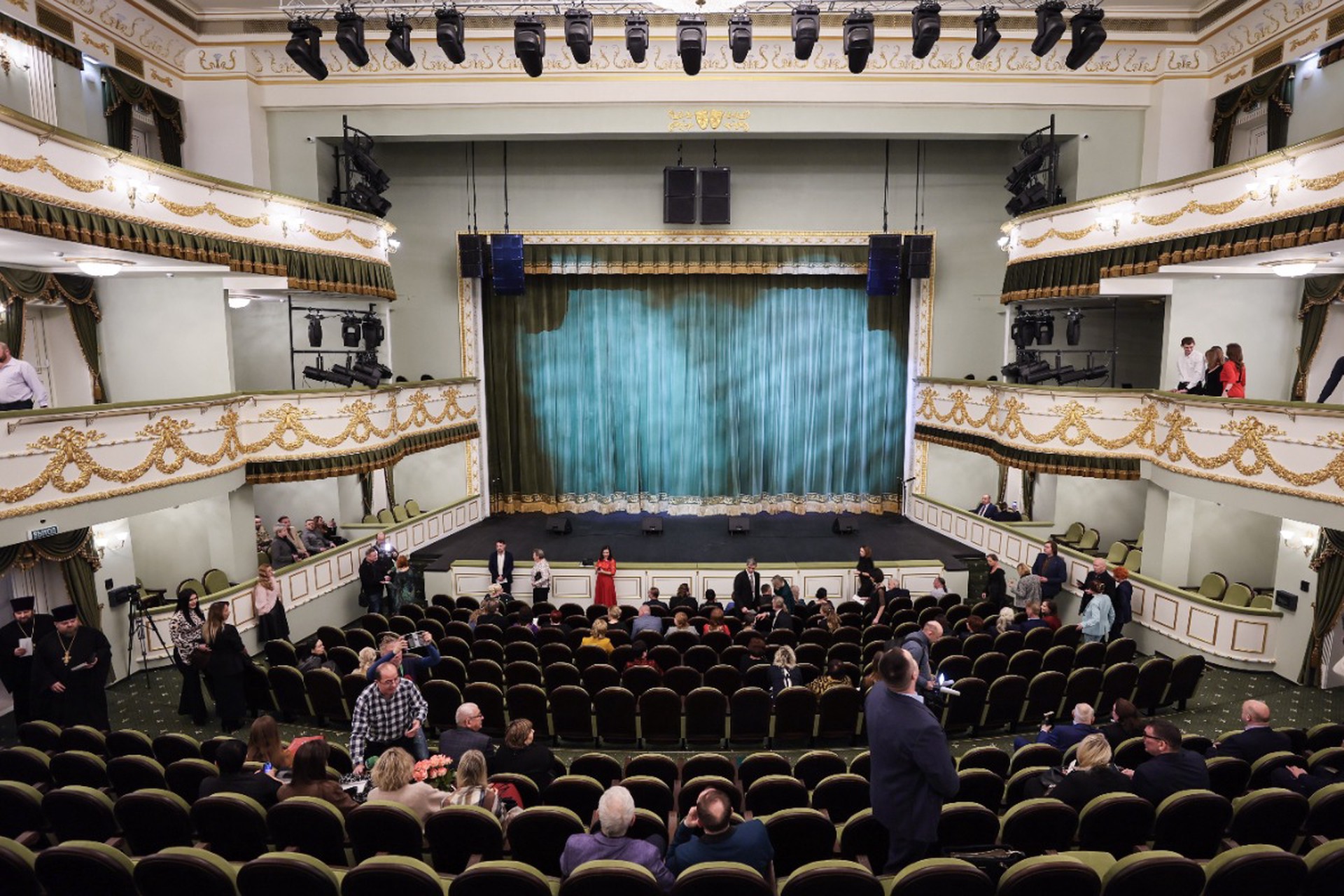 С Днем возрождения: что открытие Мариупольского русского театра говорит о жизни и свободе