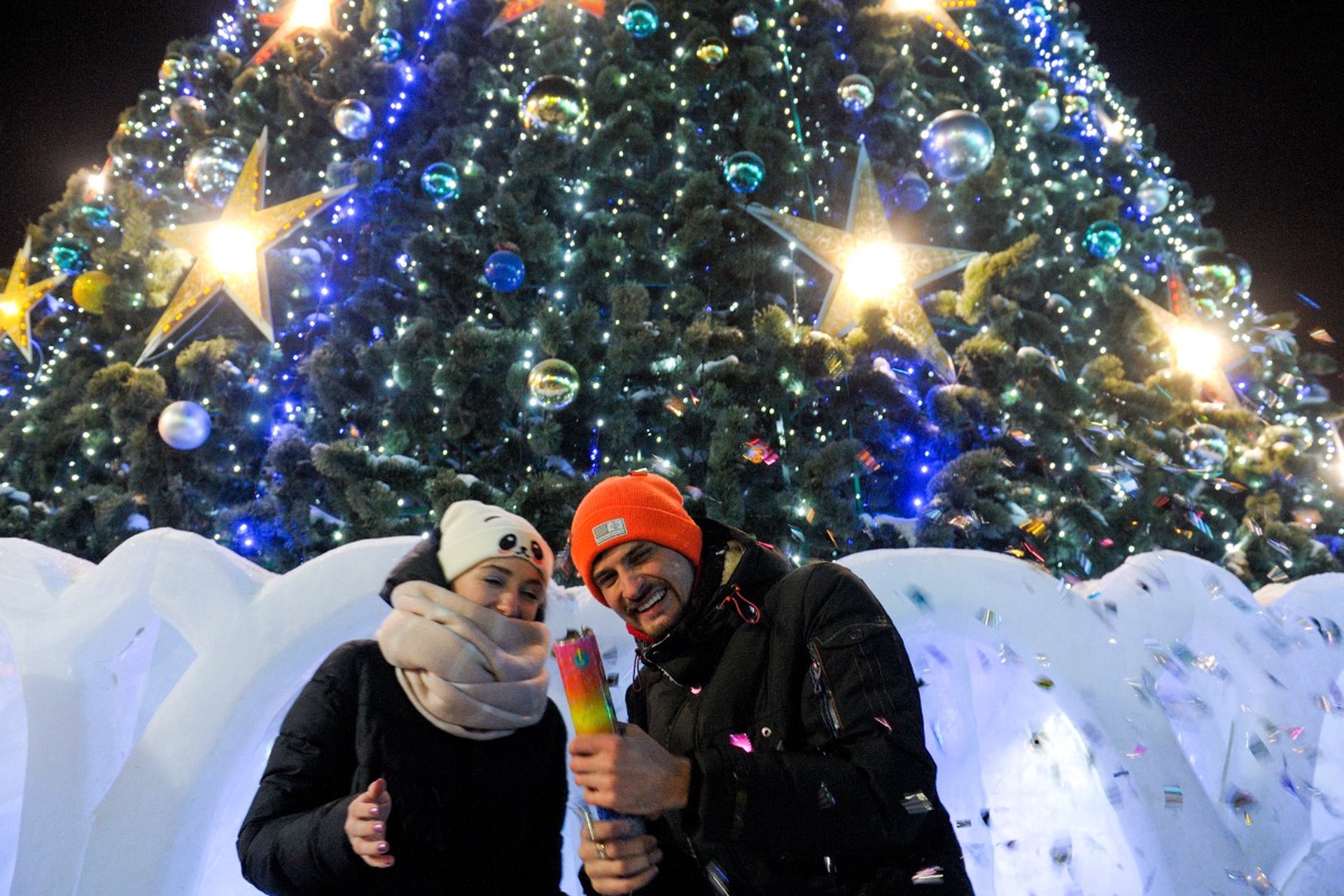 Россиян предупредили о штрафе за конфетти от новогодних хлопушек во дворе дома