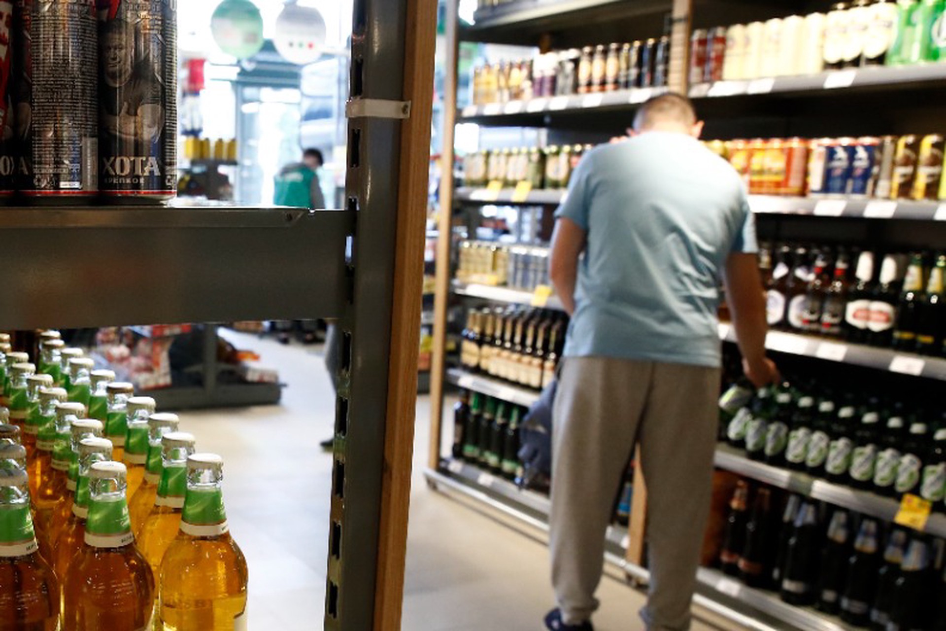 Эксперт оценил шансы на вытеснение с прилавков магазинов импортного пива российским 