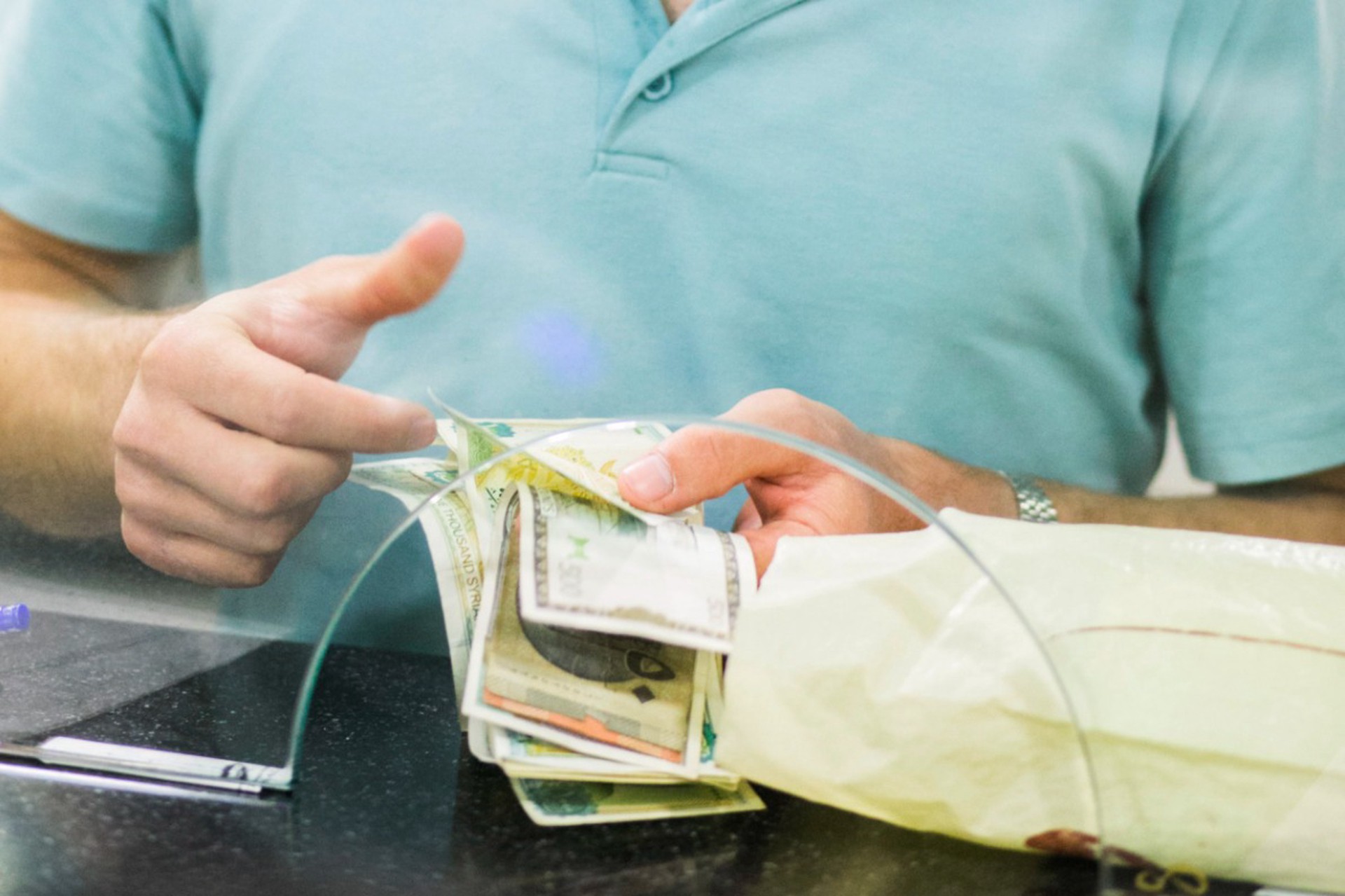 В Сирии убирают портрет Башара Асада с банкнот