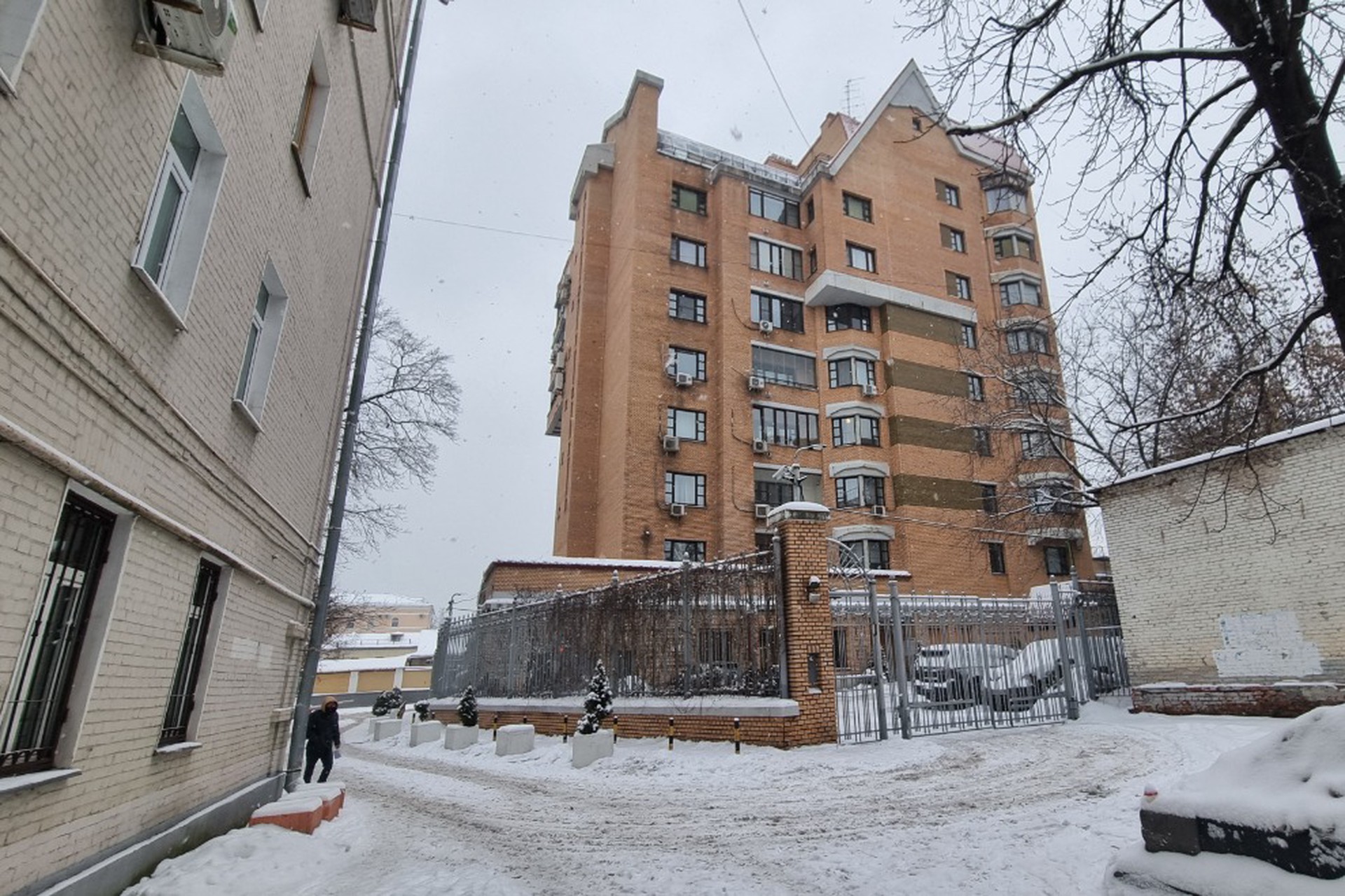 Юрист рассказал о порядке вскрытия бывшей квартиры Долиной в Хамовниках